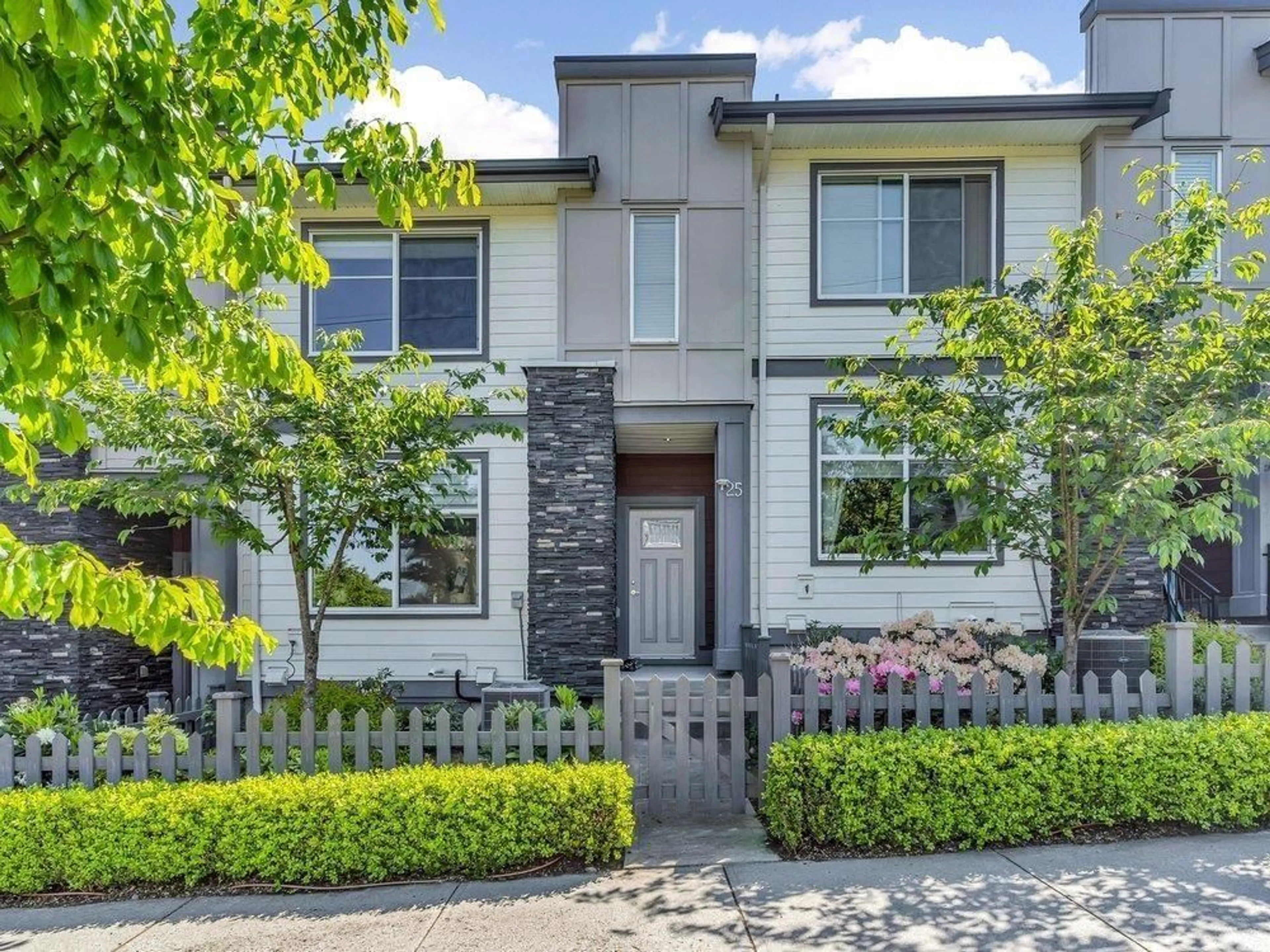 Home with brick exterior material, street for 25 - 15633 MOUNTAIN VIEW DRIVE, White Rock British Columbia V3Z0W8