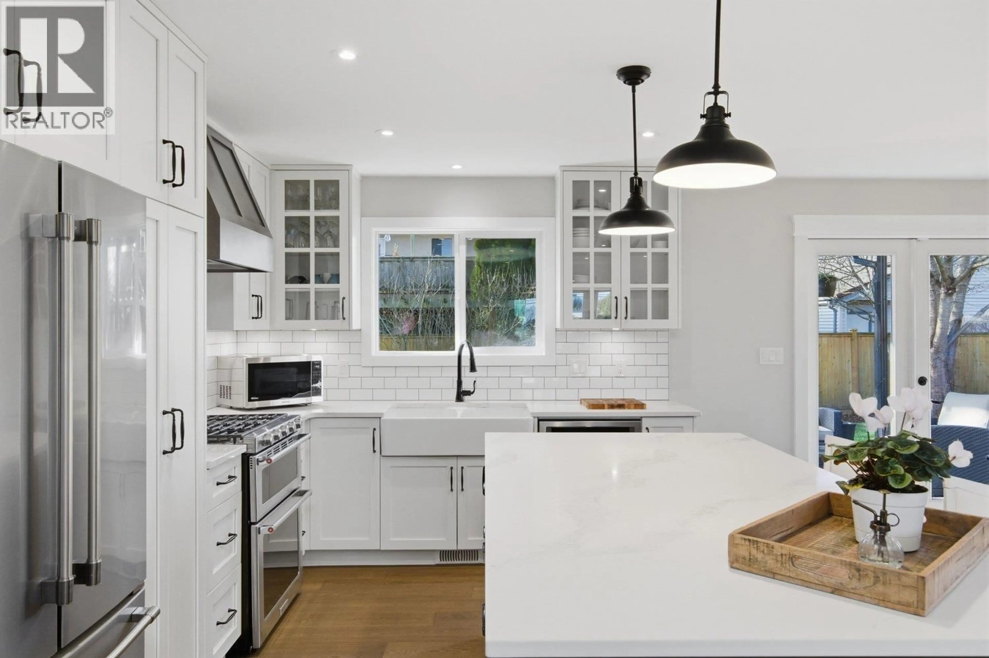 Contemporary kitchen, ceramic/tile floor for 4677 56A STREET, Ladner British Columbia V4K3C7