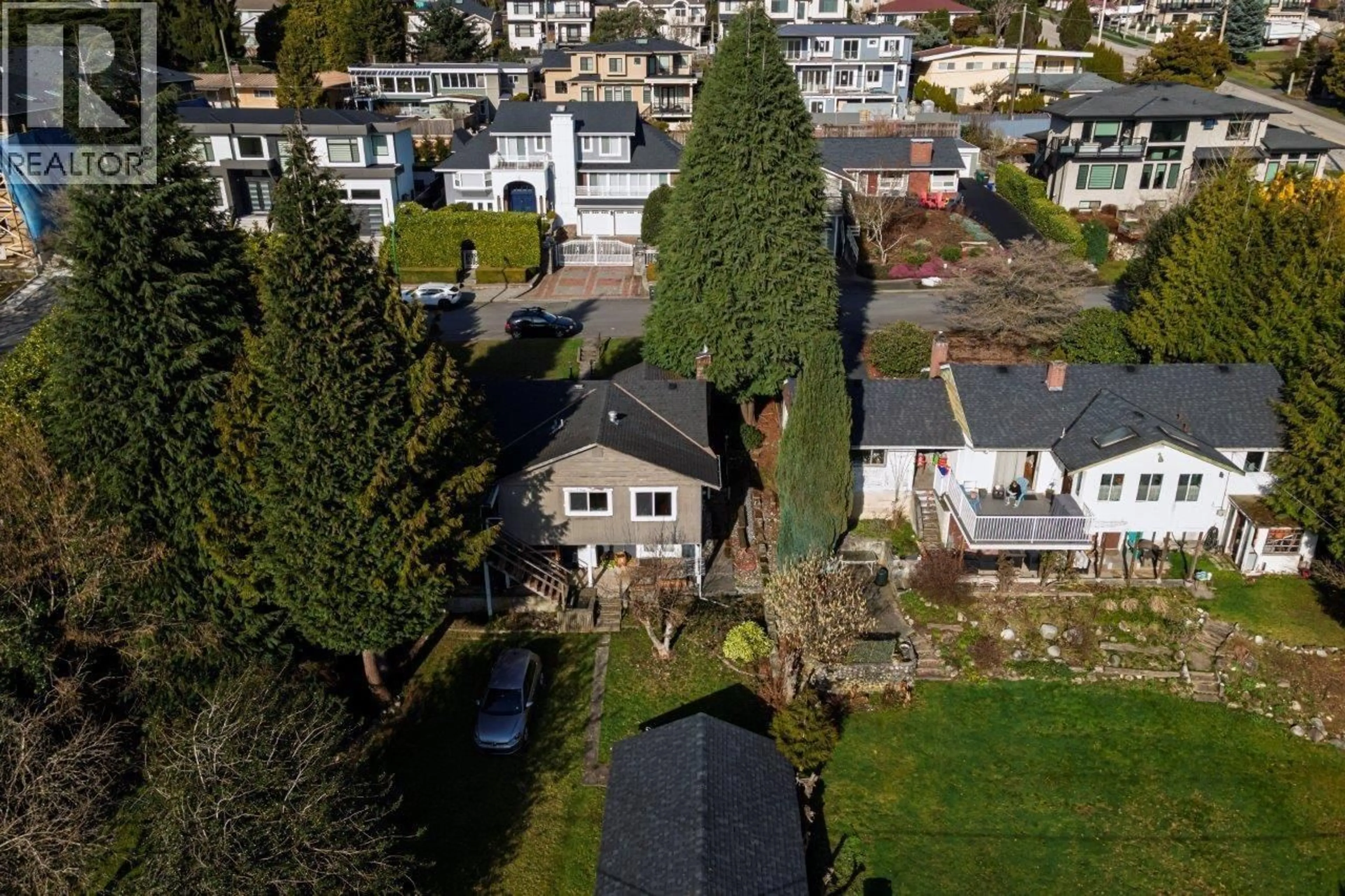 A pic from outside/outdoor area/front of a property/back of a property/a pic from drone, street for 4376 WINNIFRED STREET, Burnaby British Columbia V5J2S6