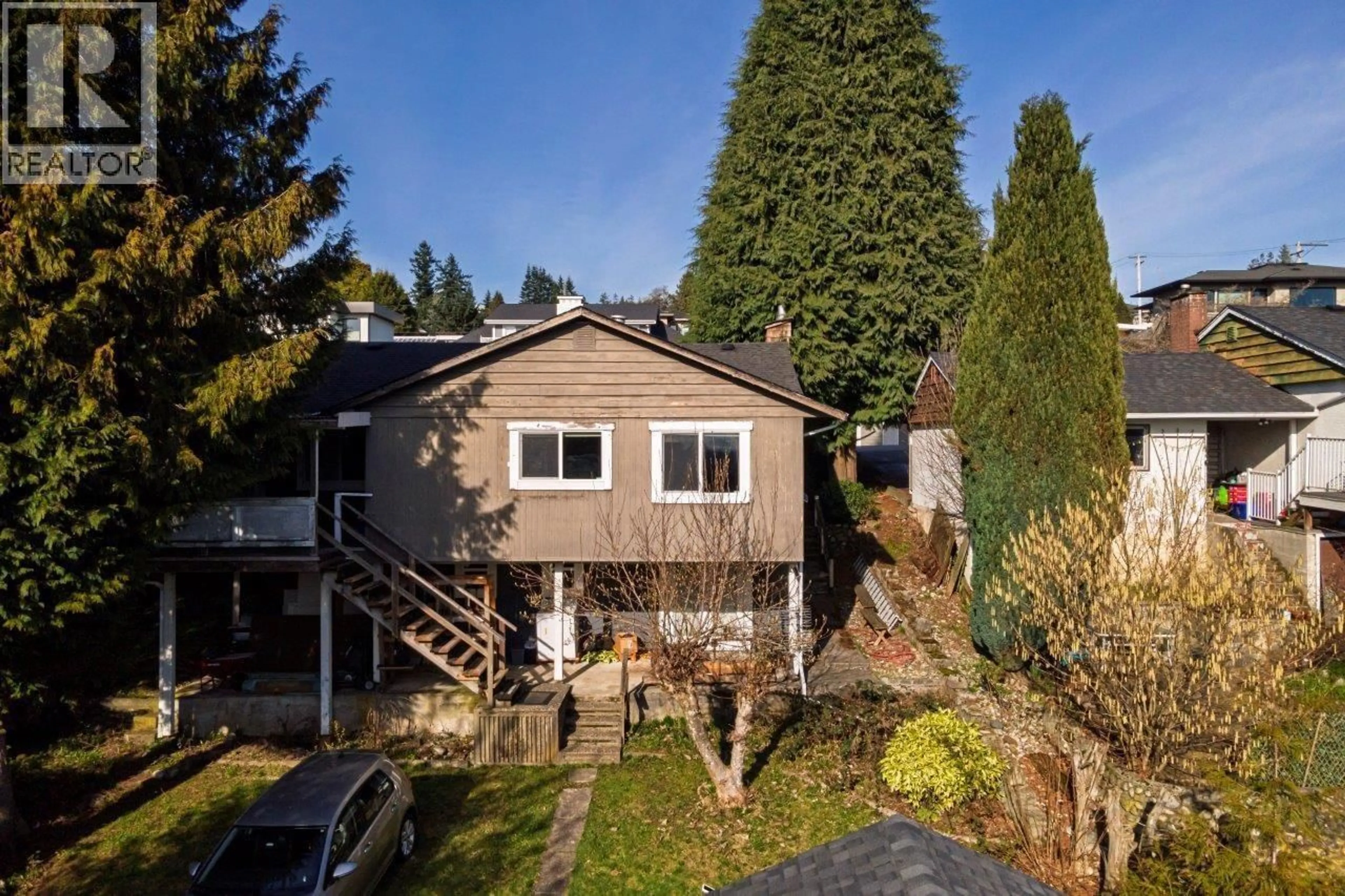 A pic from outside/outdoor area/front of a property/back of a property/a pic from drone, street for 4376 WINNIFRED STREET, Burnaby British Columbia V5J2S6