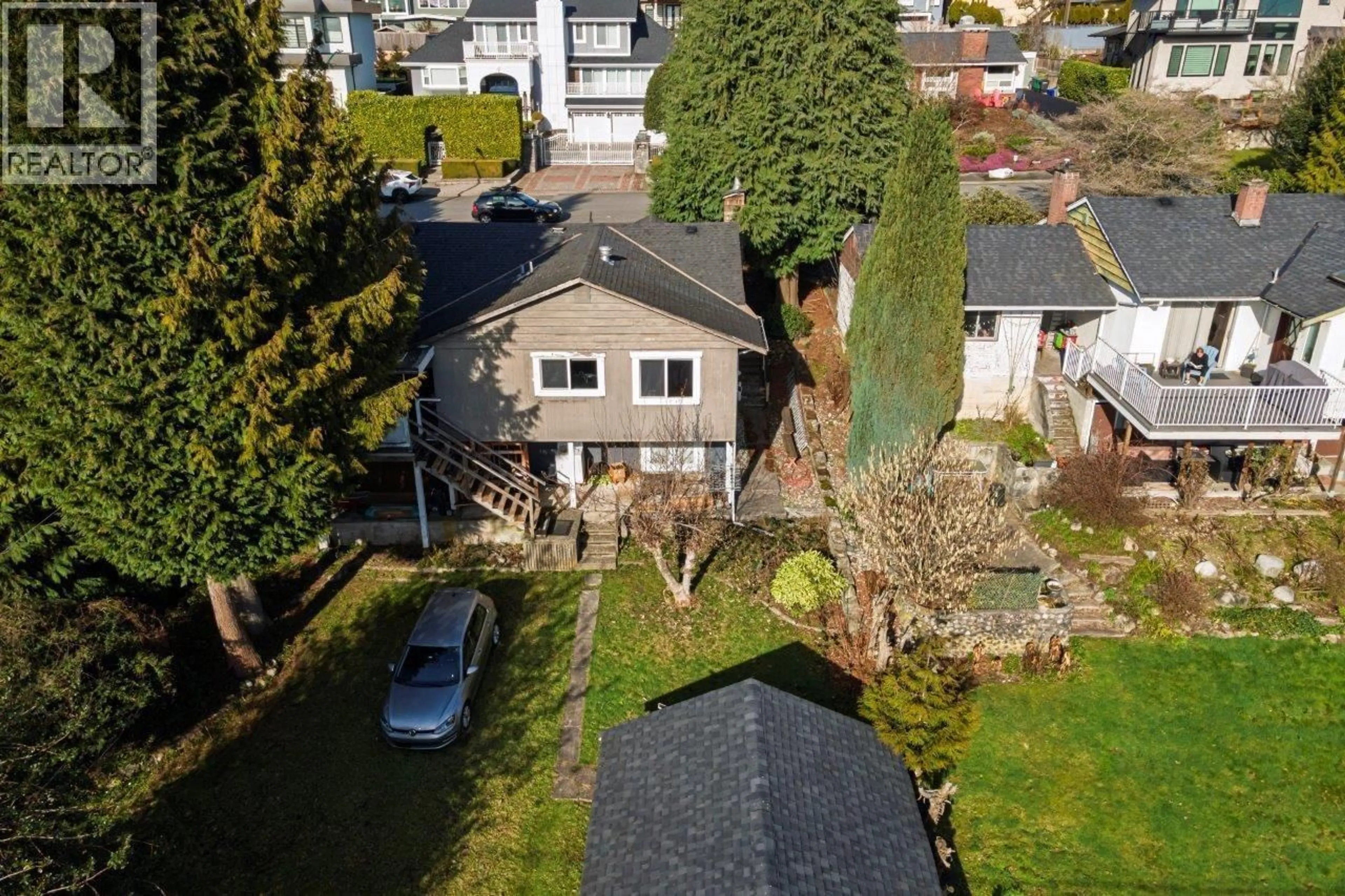 A pic from outside/outdoor area/front of a property/back of a property/a pic from drone, street for 4376 WINNIFRED STREET, Burnaby British Columbia V5J2S6