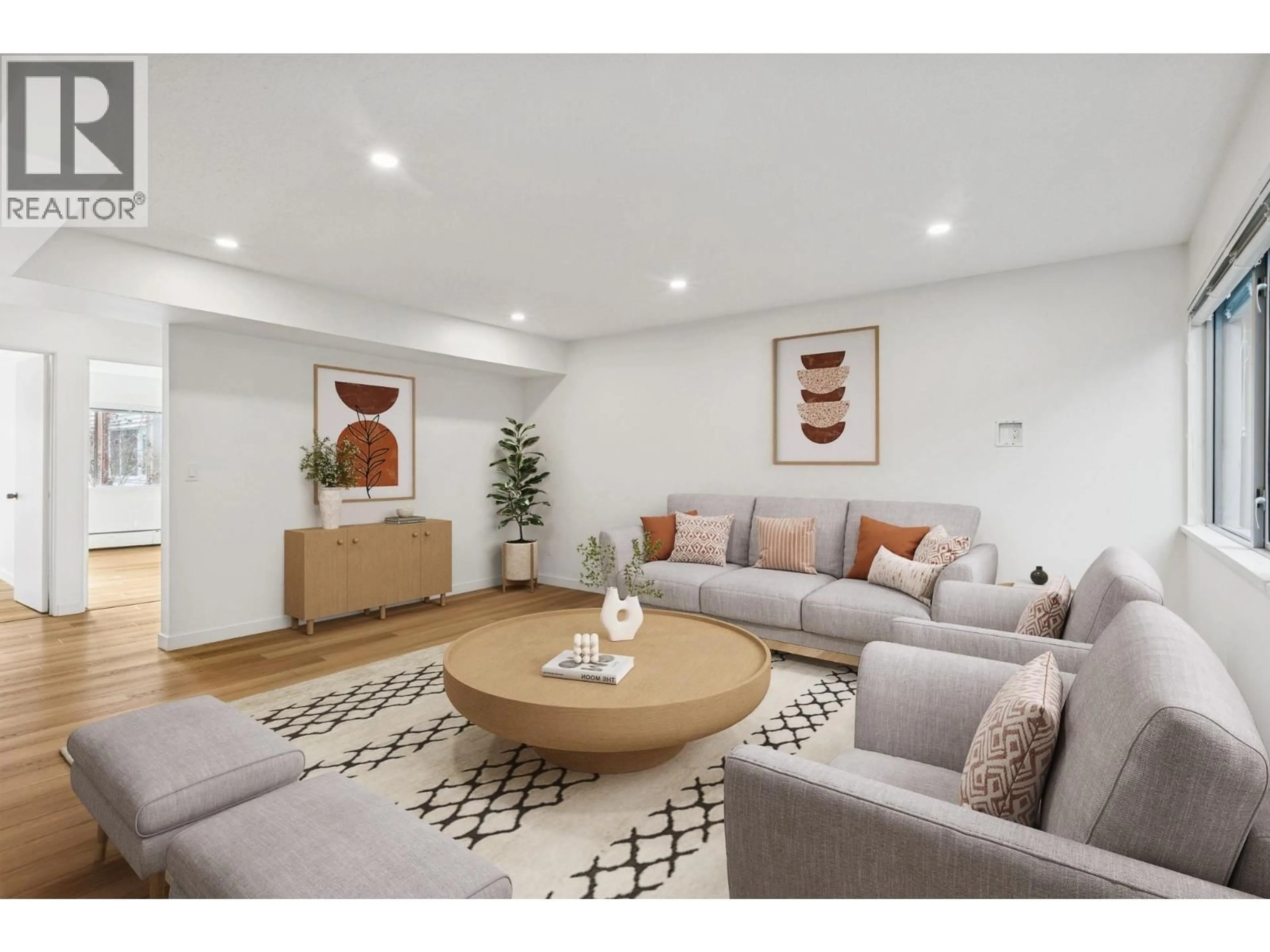 Living room with furniture, unknown for 879 WESTVIEW CRESCENT, North Vancouver British Columbia V7N2L5