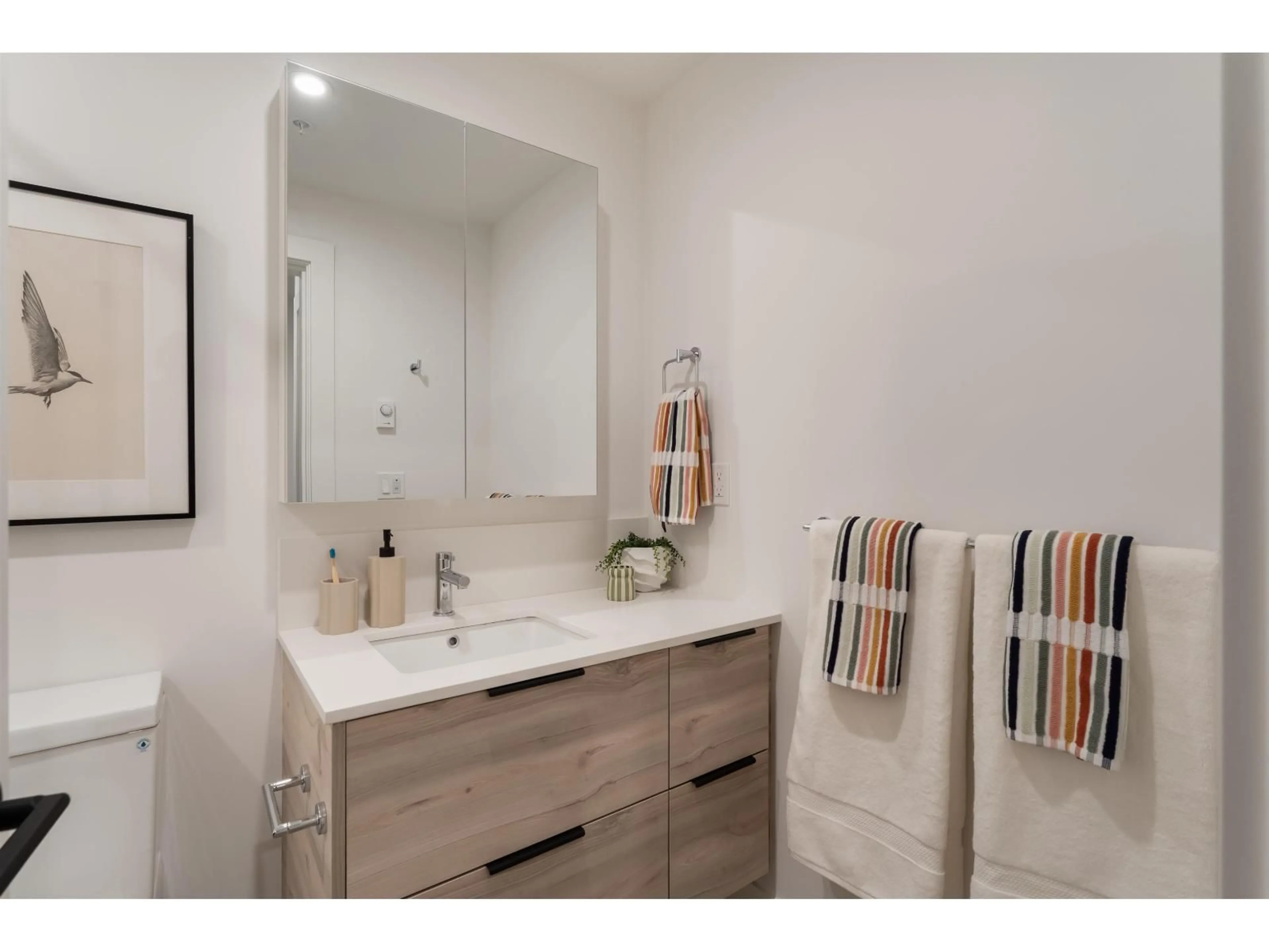 Standard bathroom, ceramic/tile floor for 206 - 30494 CARDINAL AVENUE, Abbotsford British Columbia V2T0A5