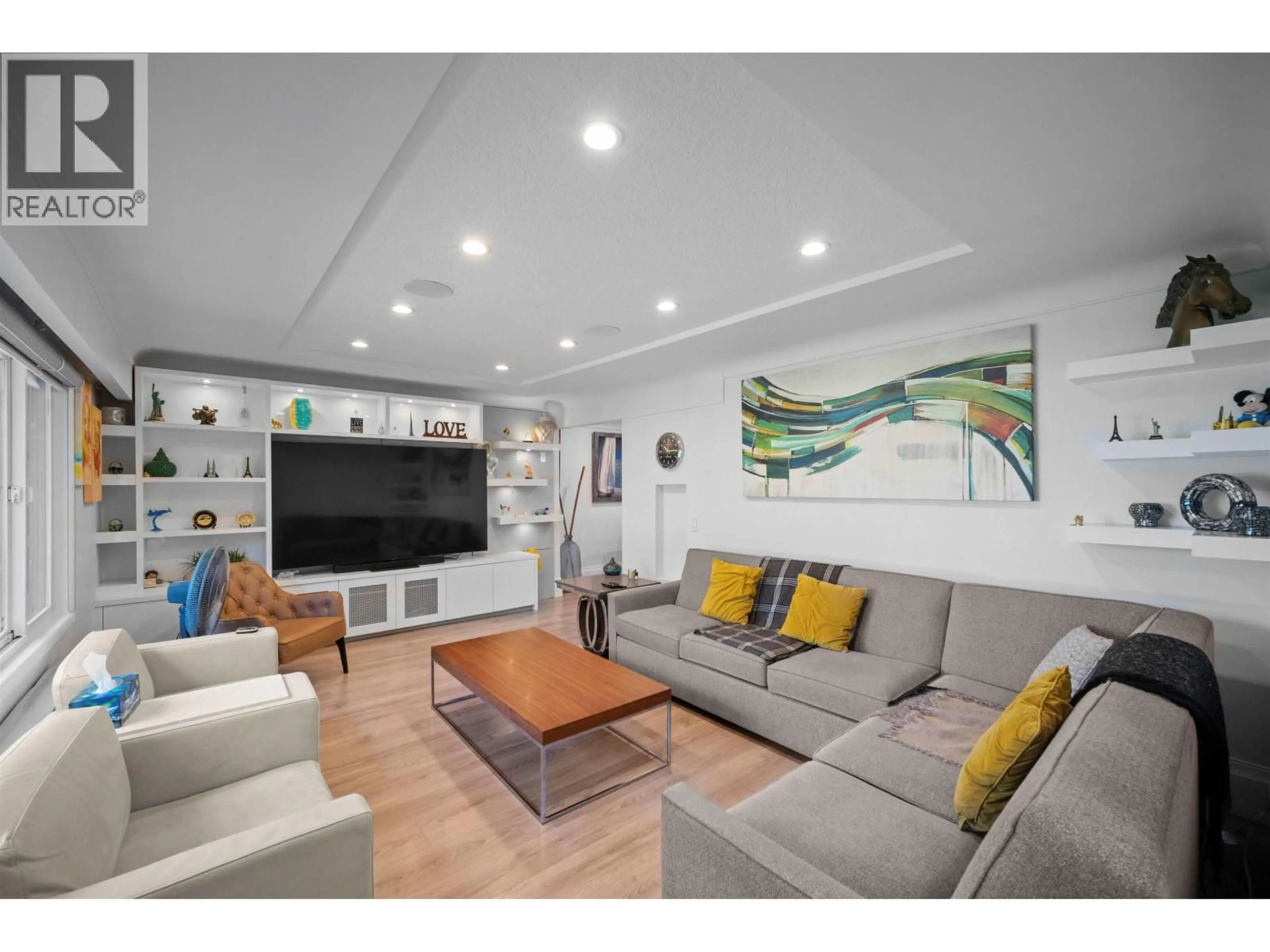 Living room with furniture, wood/laminate floor for 6978 MCKINNON STREET, Vancouver British Columbia V5S3G5