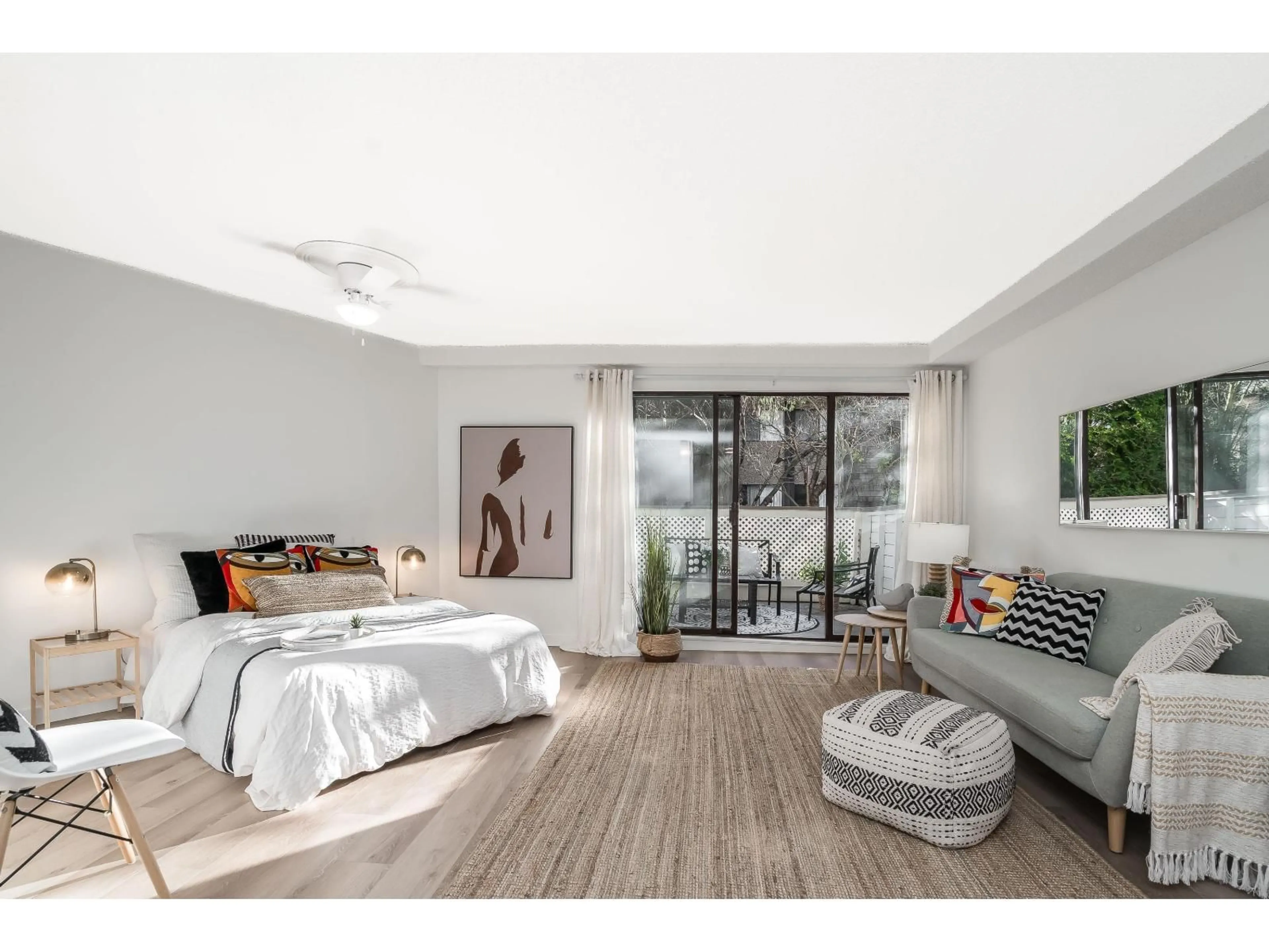 A pic of a room for 110 - 15020 NORTH BLUFF ROAD, White Rock British Columbia V4B5A4