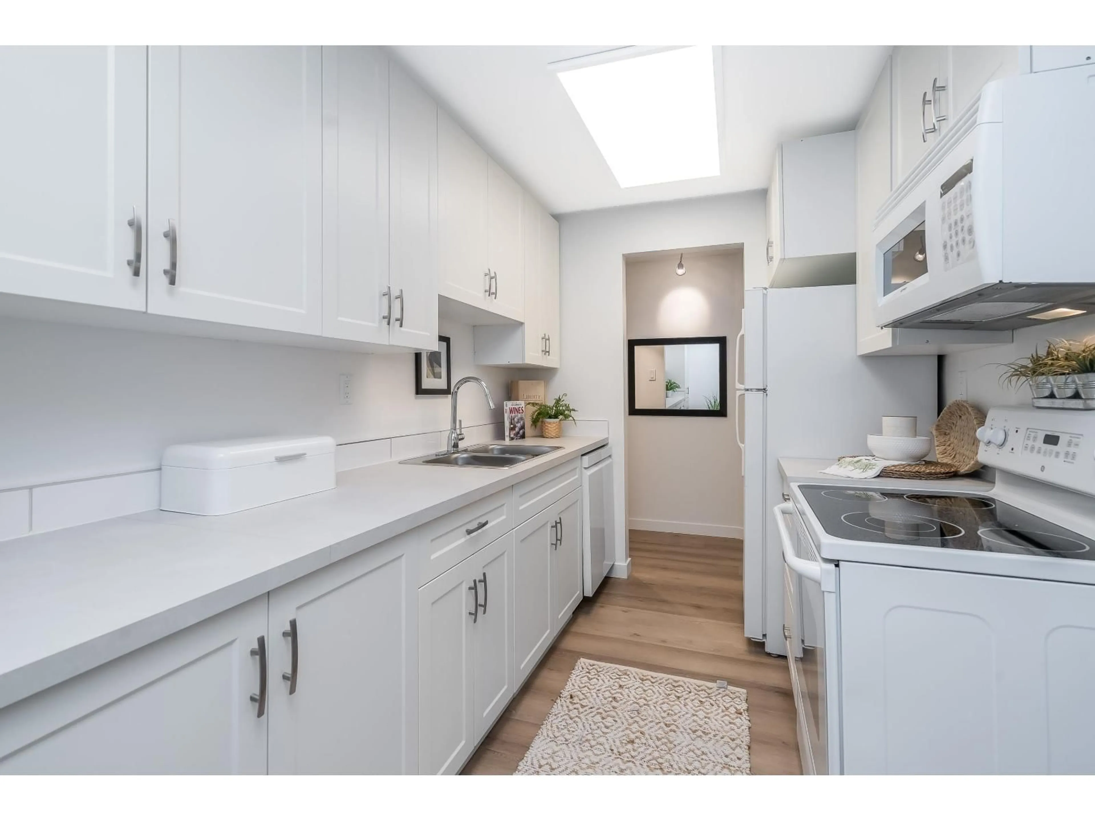 Unknown for 110 - 15020 NORTH BLUFF ROAD, White Rock British Columbia V4B5A4