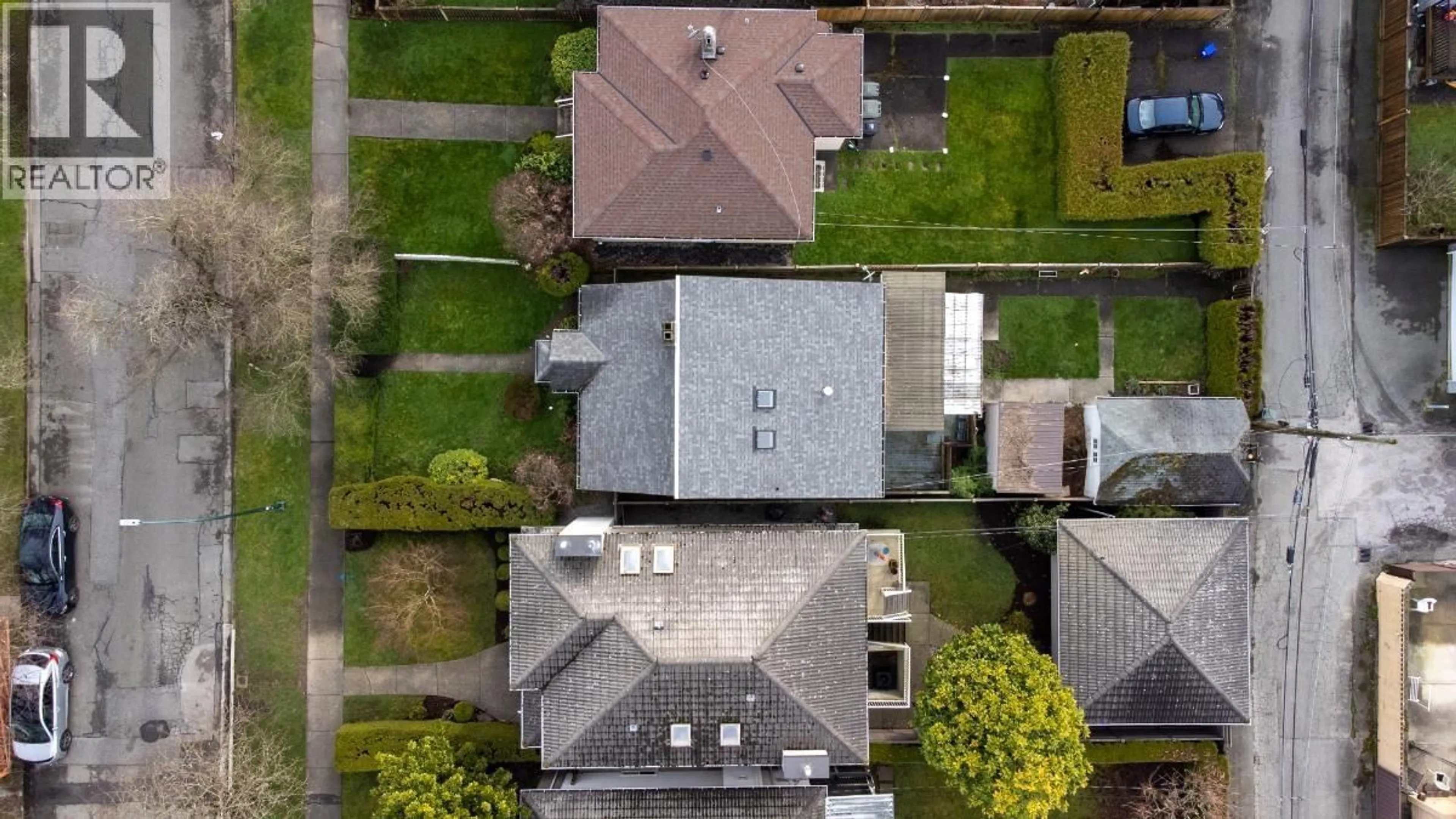 A pic from outside/outdoor area/front of a property/back of a property/a pic from drone, street for 3555 TRAFALGAR STREET, Vancouver British Columbia V6L2L9