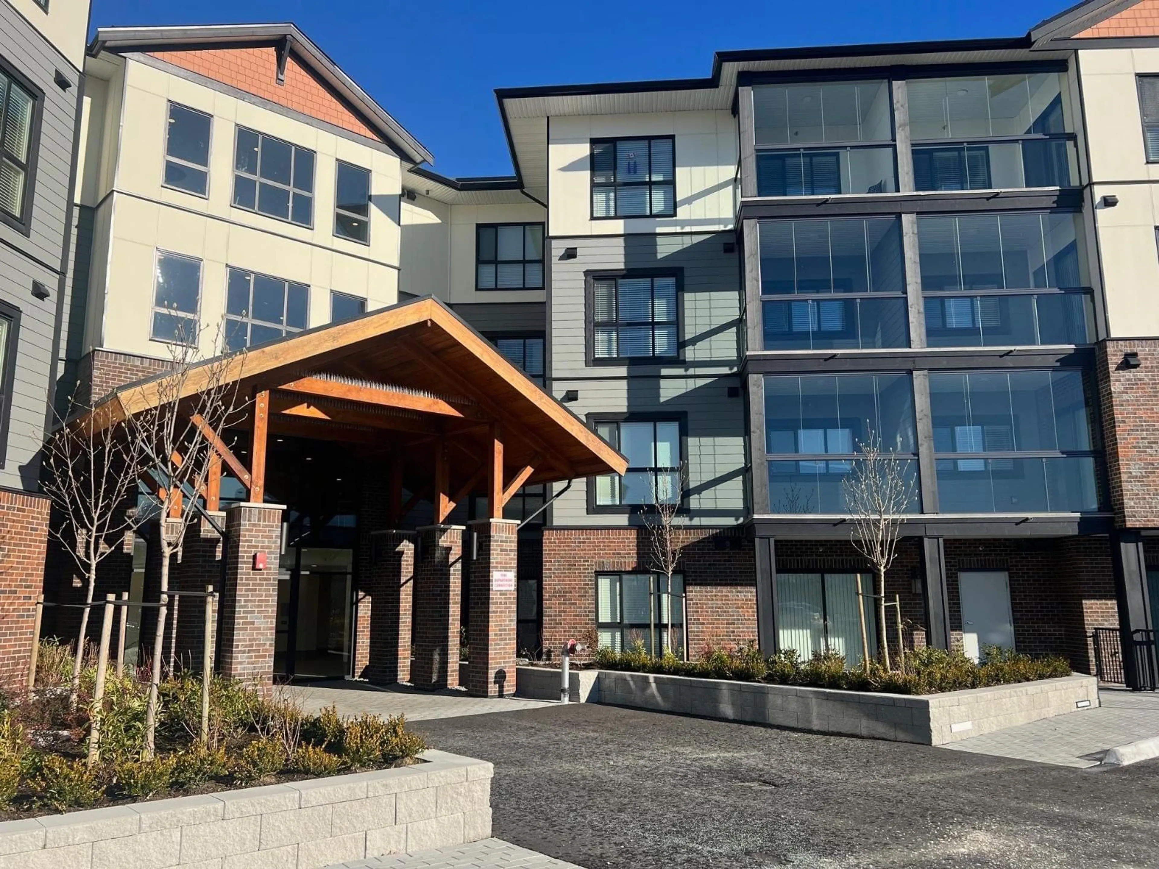 Indoor foyer for 416 - 8497 YOUNG ROAD, Chilliwack British Columbia V2P4P2