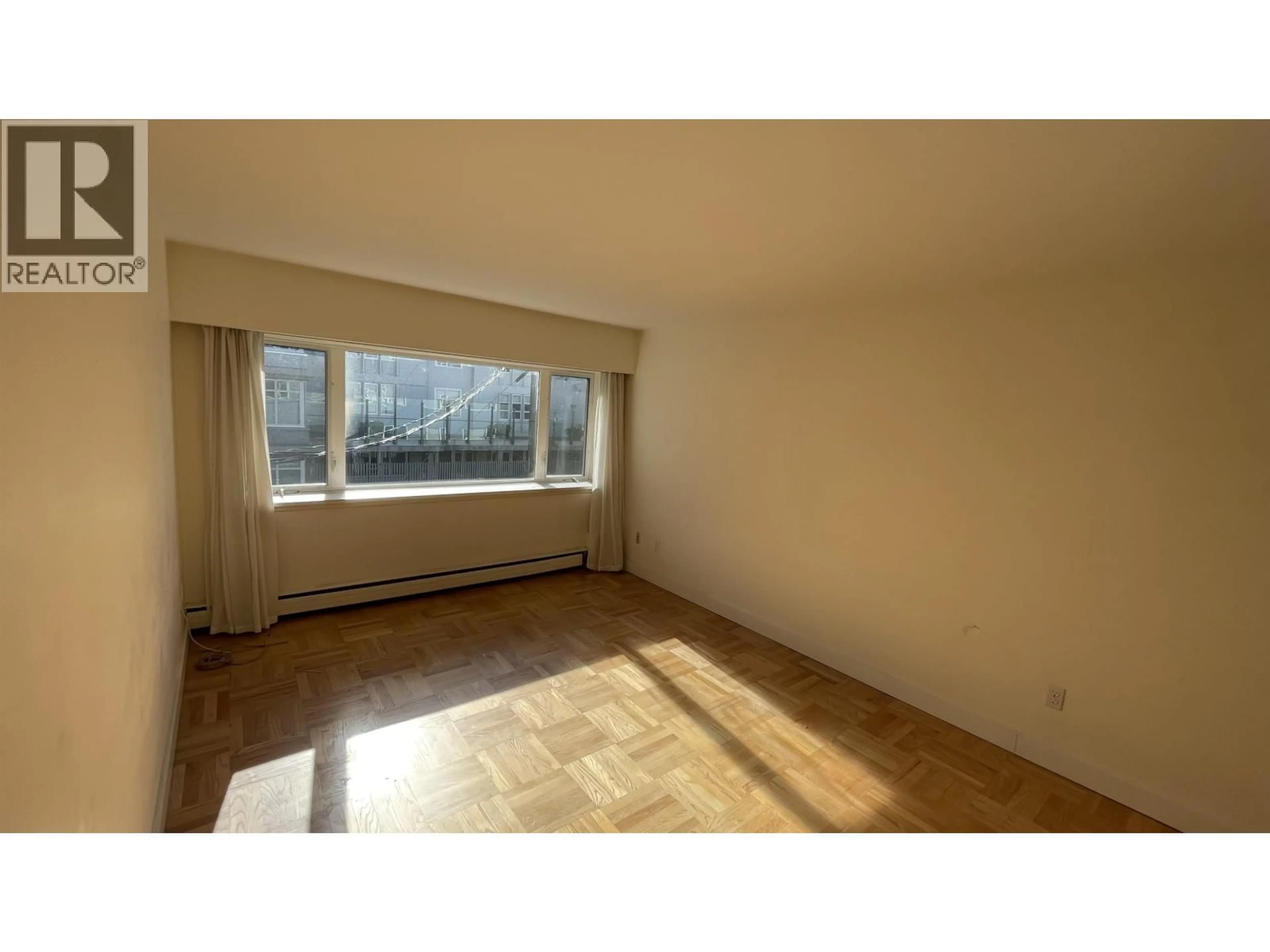 A pic of a room for 304 - 2430 POINT GREY ROAD, Vancouver British Columbia V6K1A2