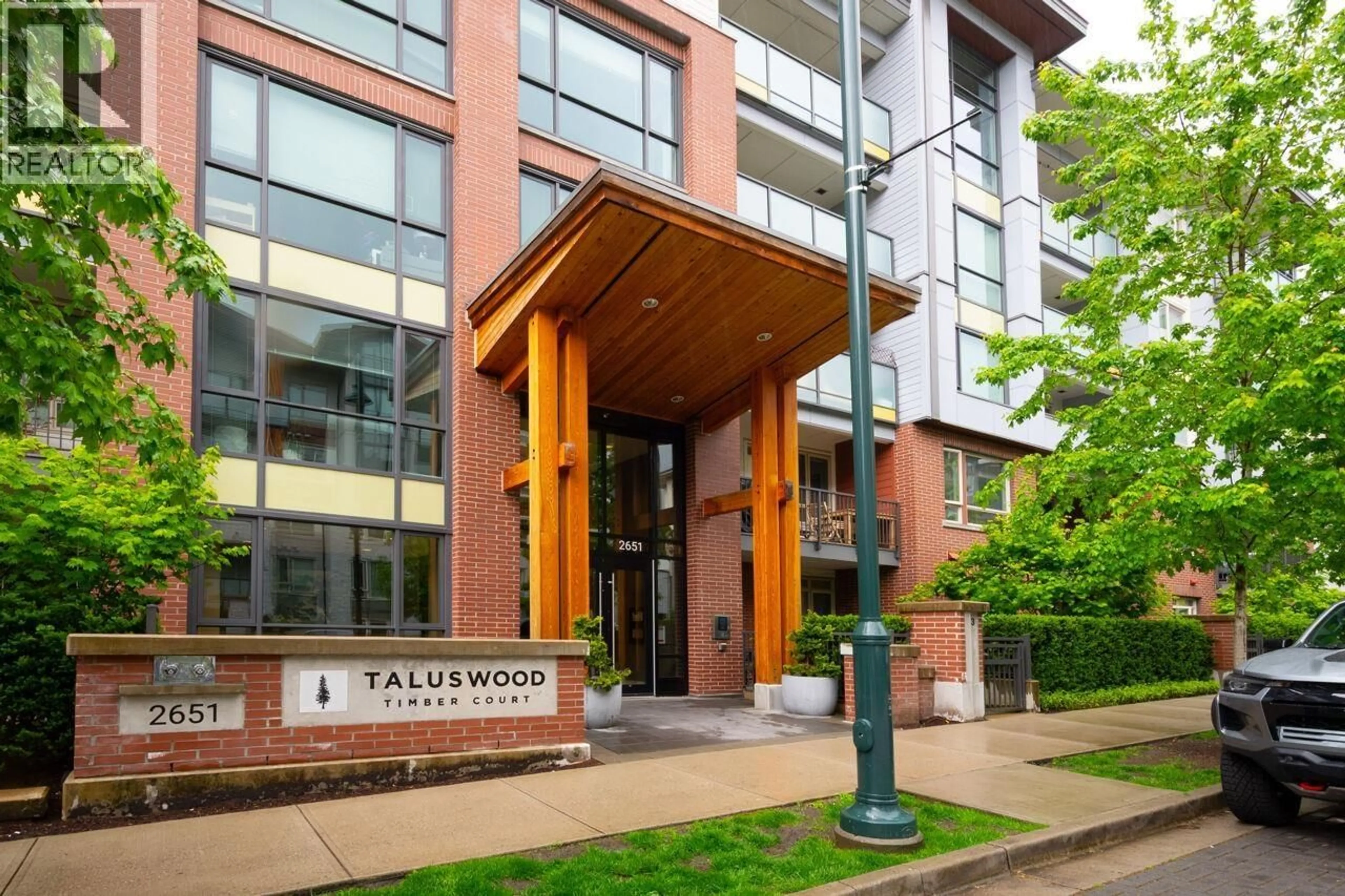 Indoor foyer for 214 - 2651 LIBRARY LANE, North Vancouver British Columbia V7J0C1