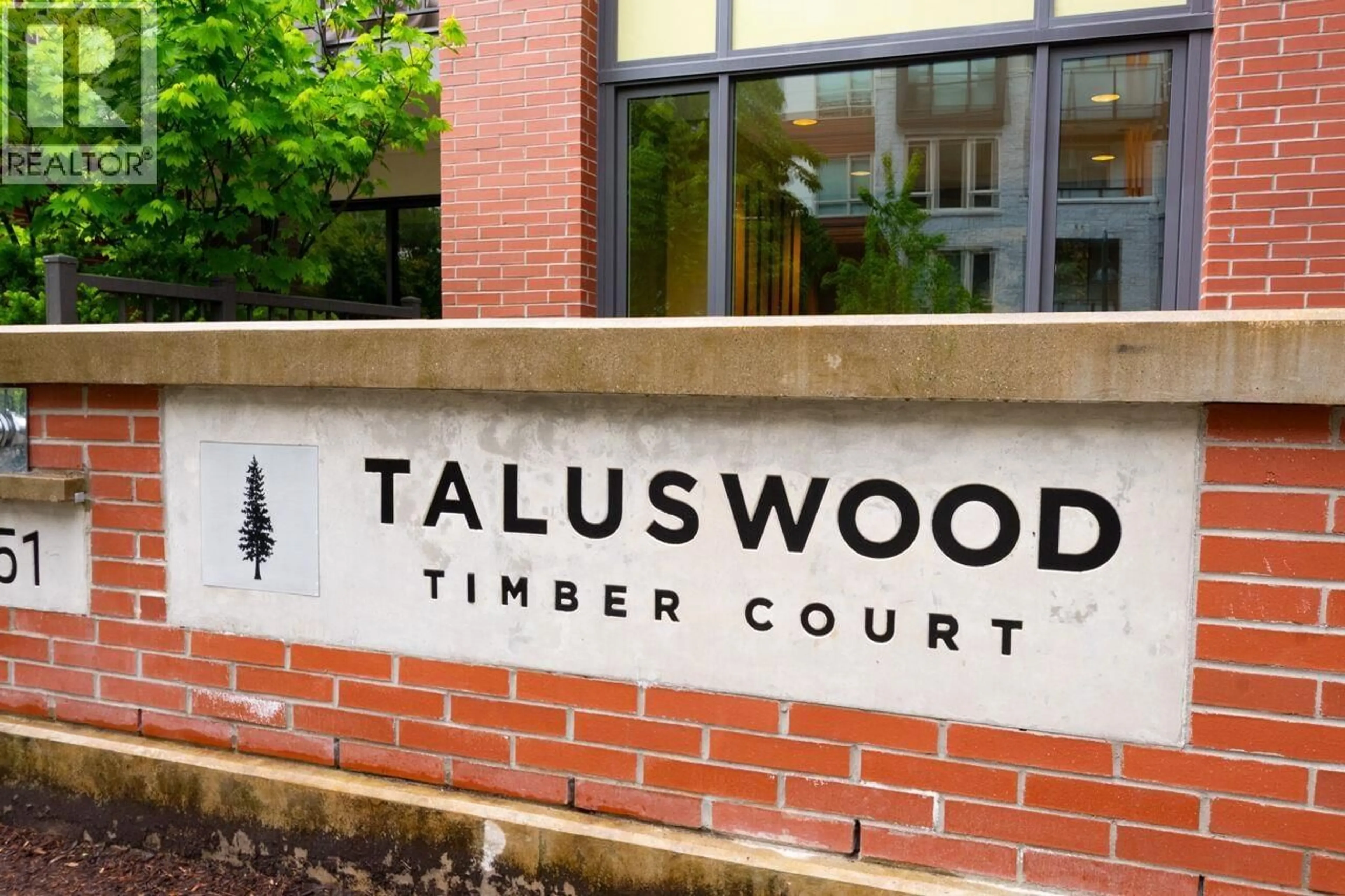 Indoor foyer for 214 - 2651 LIBRARY LANE, North Vancouver British Columbia V7J0C1