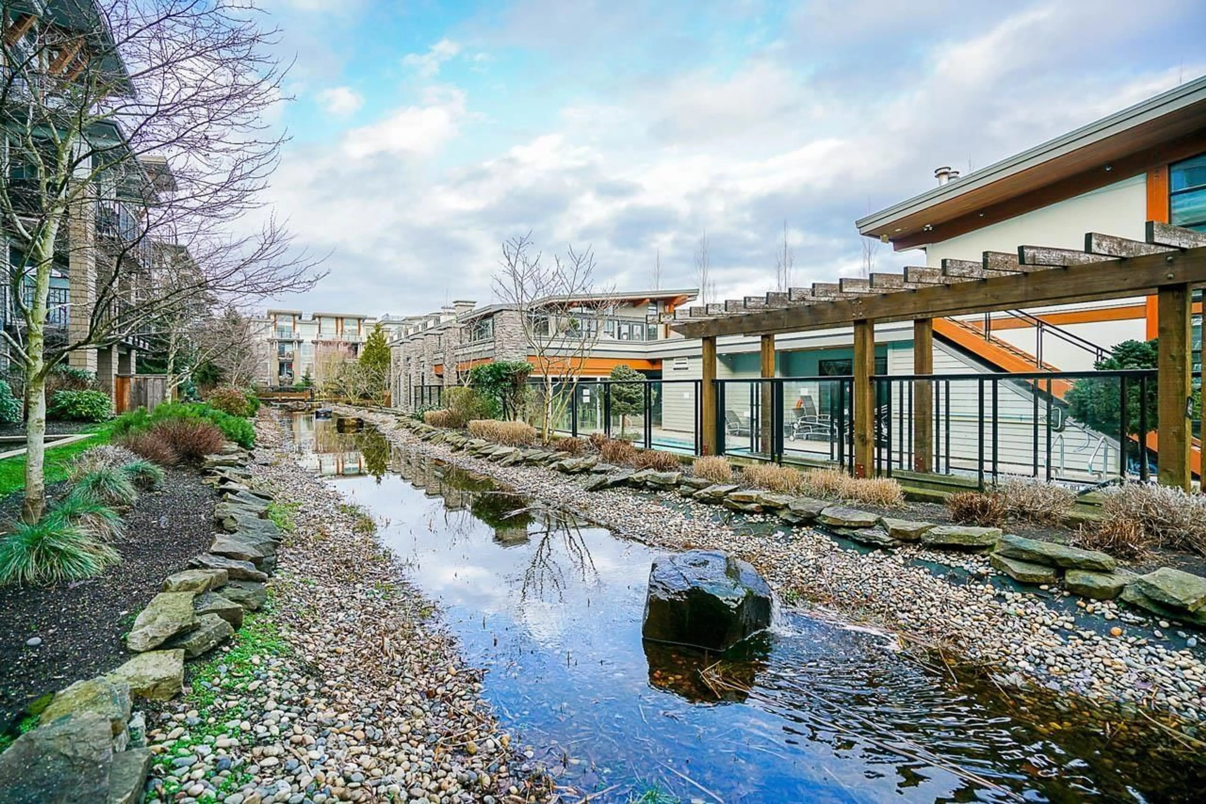 Patio, water/lake/river/ocean view for 233 - 6628 120 STREET, Surrey British Columbia V3W1T7