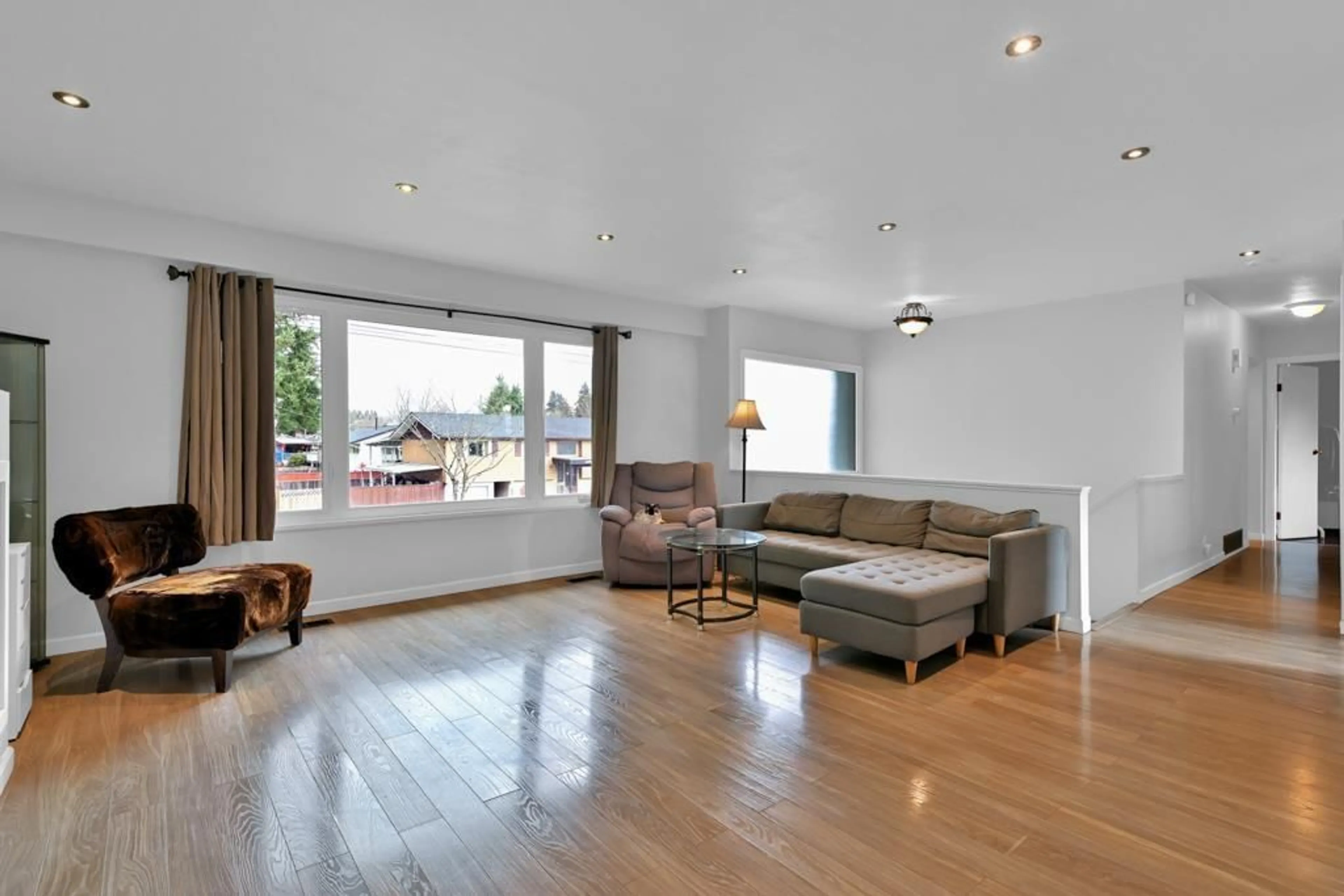 Living room with furniture, wood/laminate floor for 14486 109 AVENUE, Surrey British Columbia V3R1Y1
