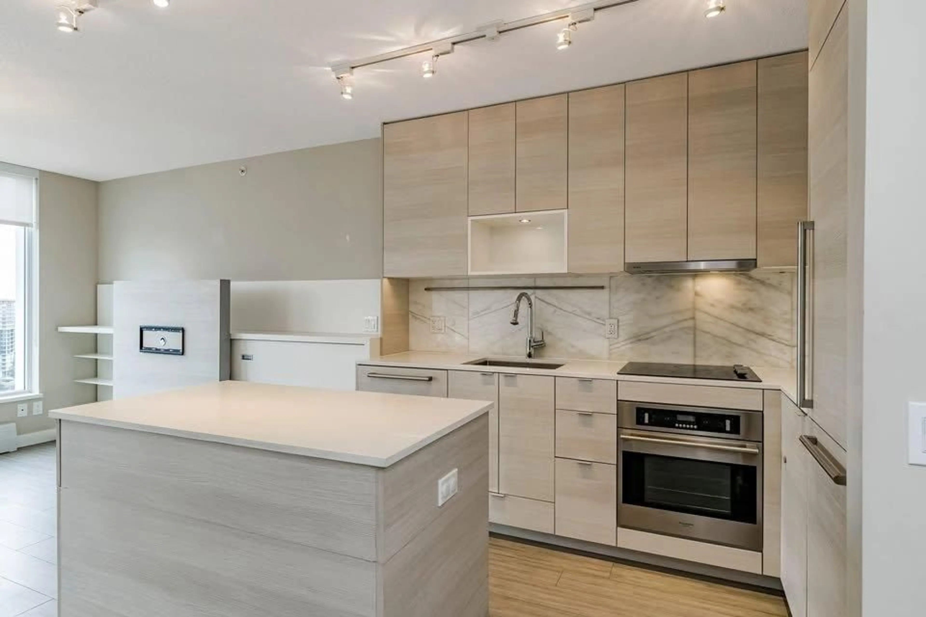 Open concept kitchen, wood/laminate floor for 903 - 13398 104 AVENUE, Surrey British Columbia V3T1V6