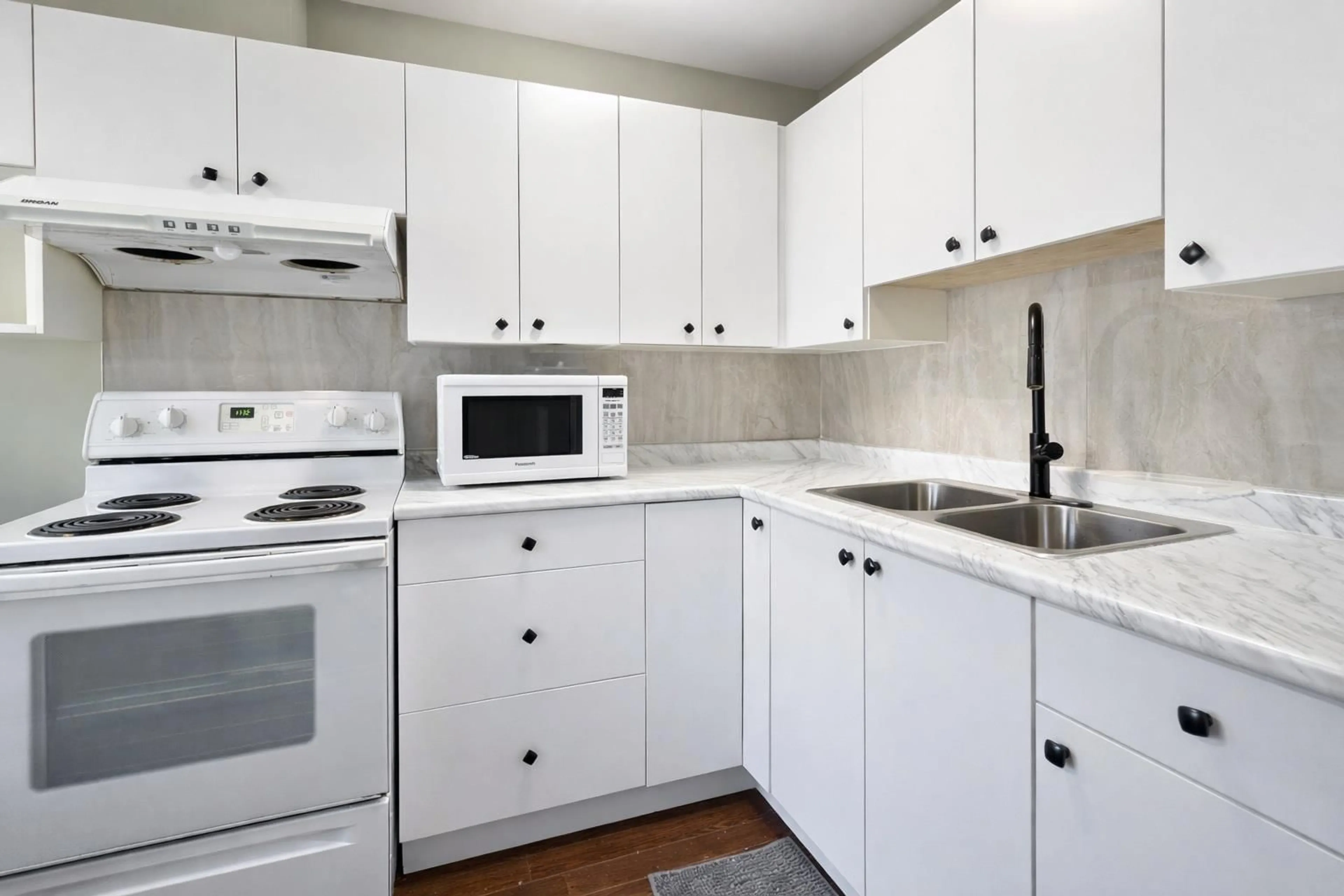 Standard kitchen, unknown for 38 - 32310 MOUAT DRIVE, Abbotsford British Columbia V2T4J1