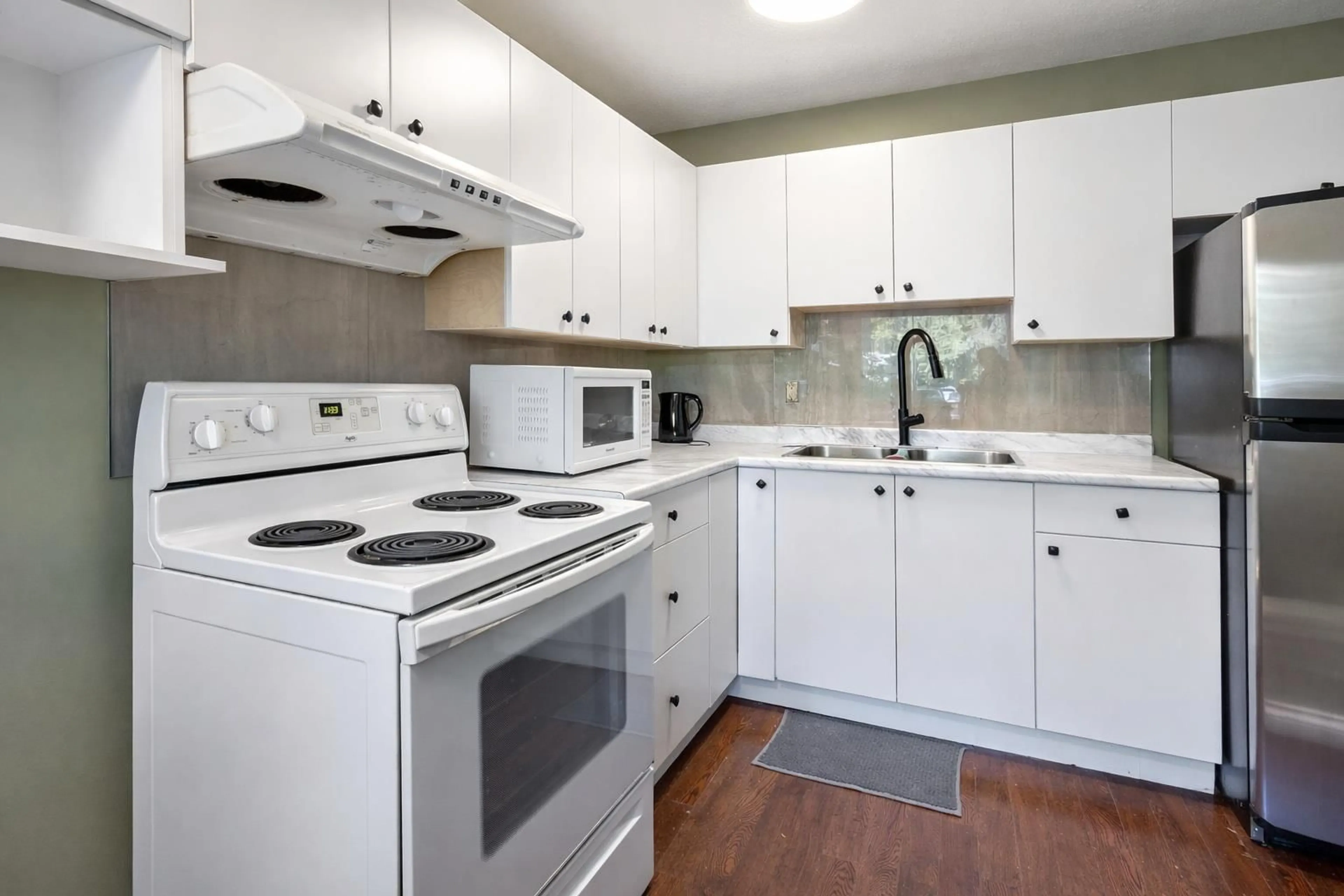 Standard kitchen, unknown for 38 - 32310 MOUAT DRIVE, Abbotsford British Columbia V2T4J1