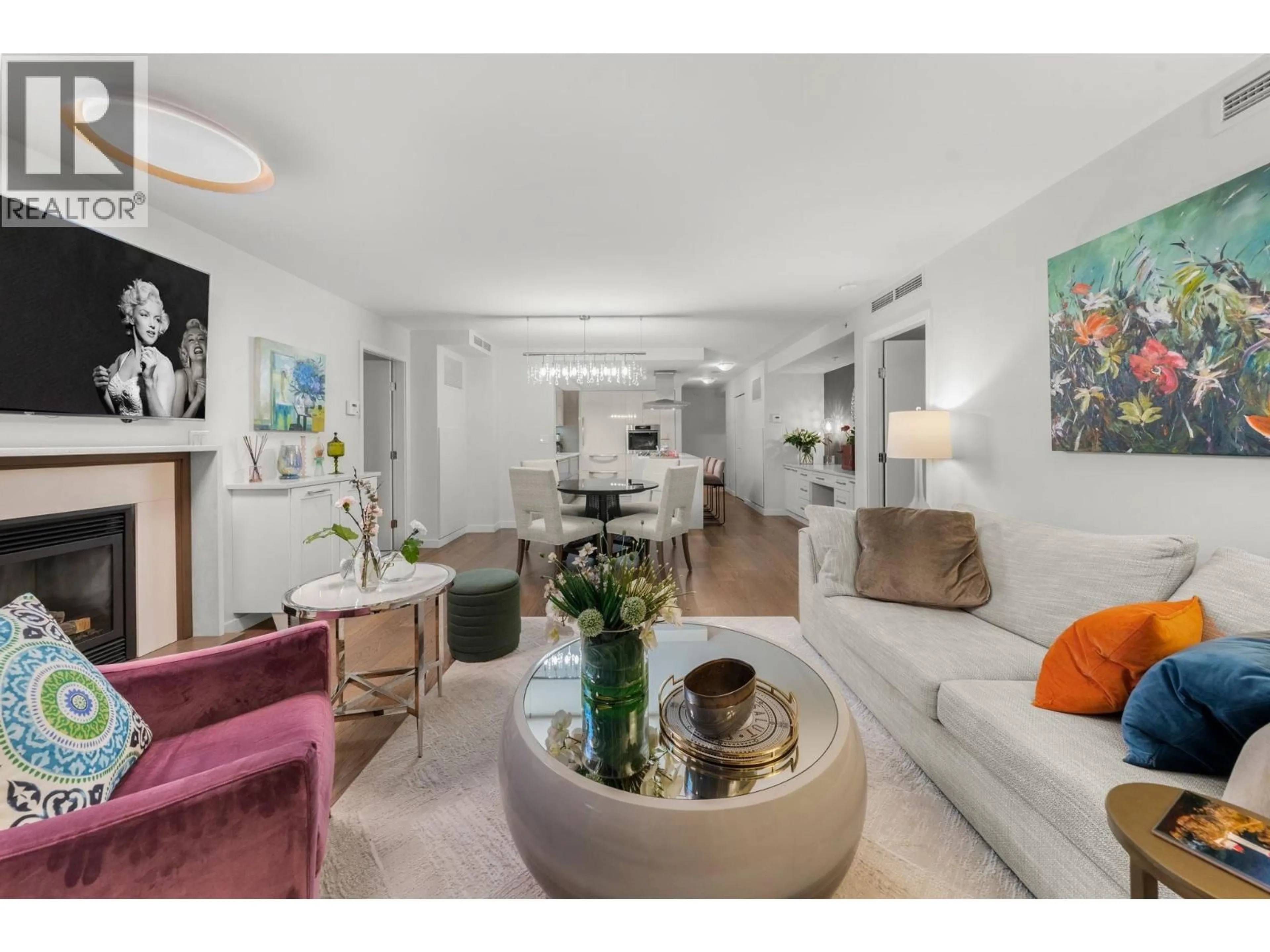 Living room with furniture, unknown for 903 - 8 SMITHE MEWS, Vancouver British Columbia V6B0A5