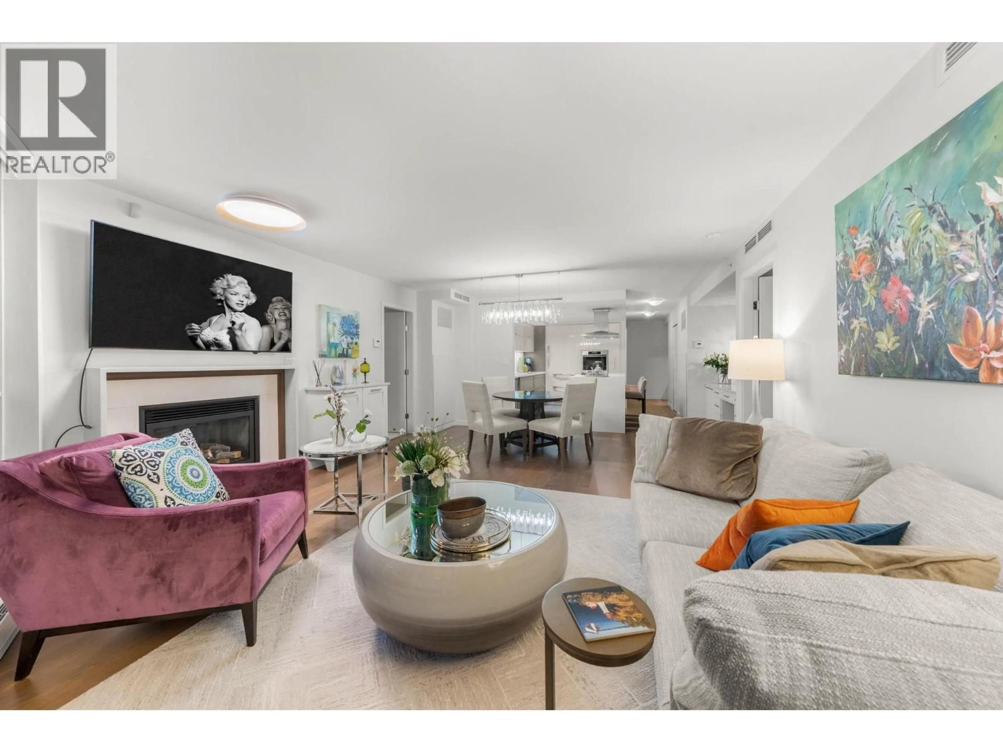 Living room with furniture, unknown for 903 - 8 SMITHE MEWS, Vancouver British Columbia V6B0A5