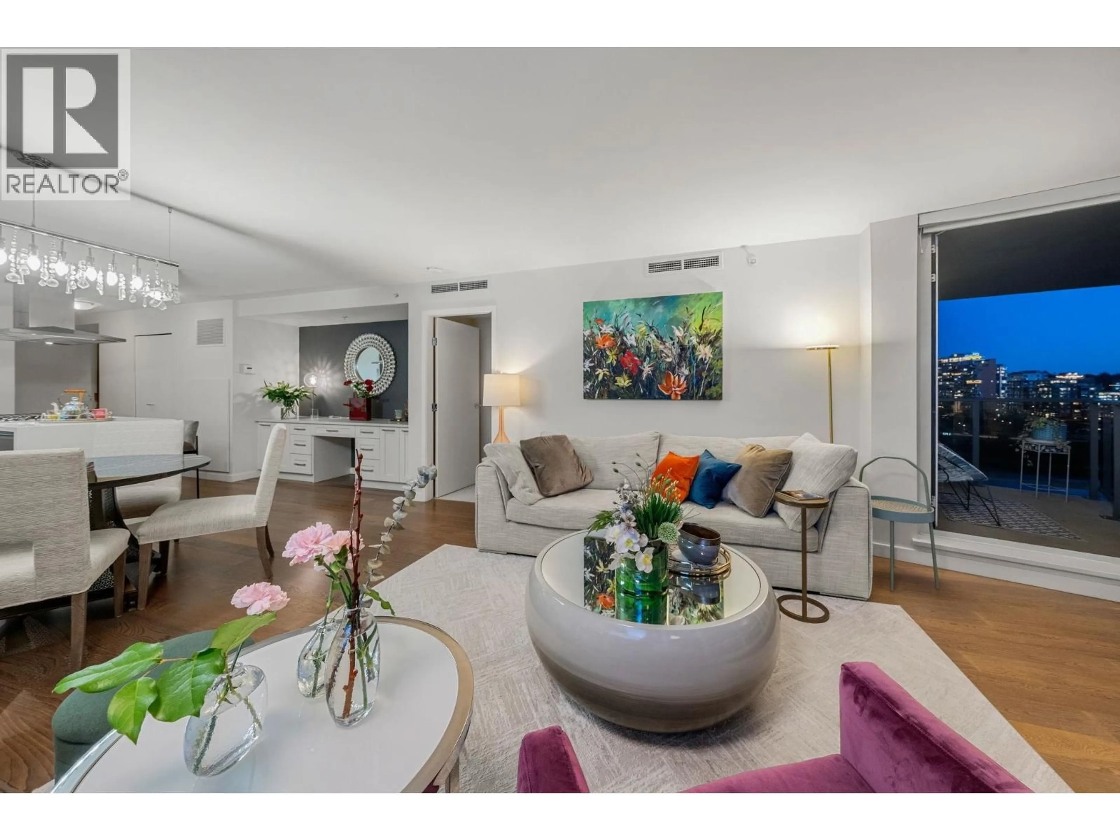 Living room with furniture, unknown for 903 - 8 SMITHE MEWS, Vancouver British Columbia V6B0A5