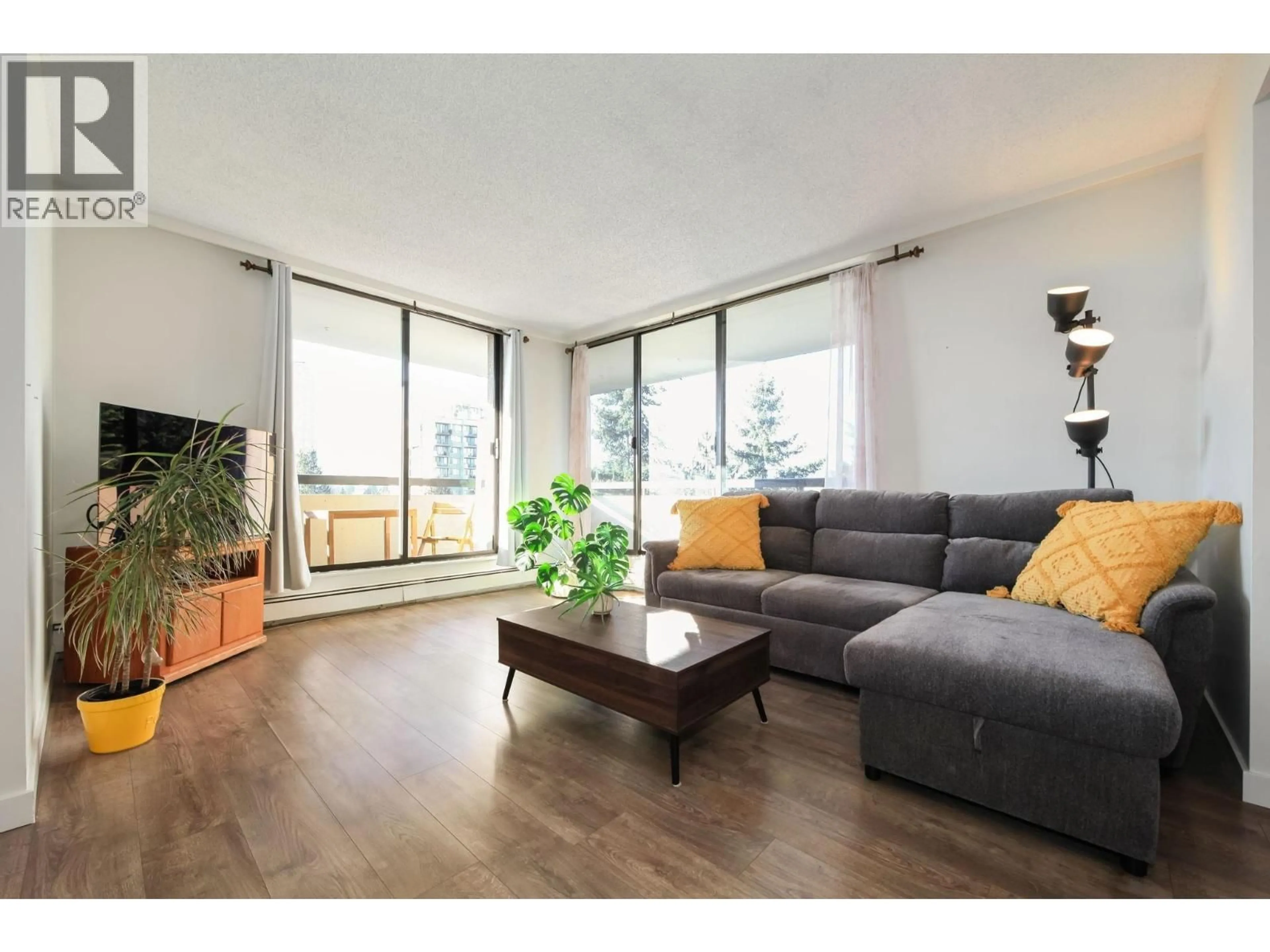 Living room with furniture, wood/laminate floor for 905 - 7171 BERESFORD STREET, Burnaby British Columbia V5E3Z8