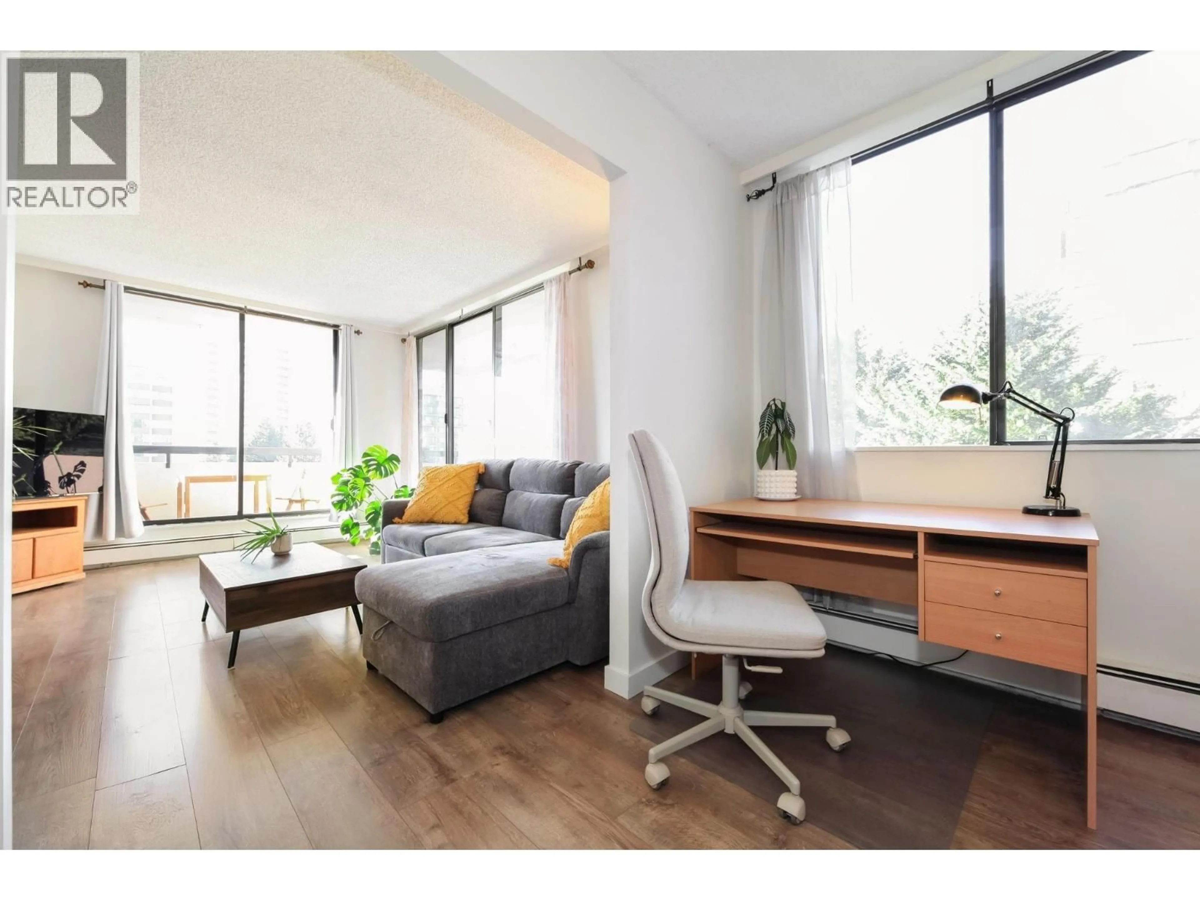 Living room with furniture, wood/laminate floor for 905 - 7171 BERESFORD STREET, Burnaby British Columbia V5E3Z8