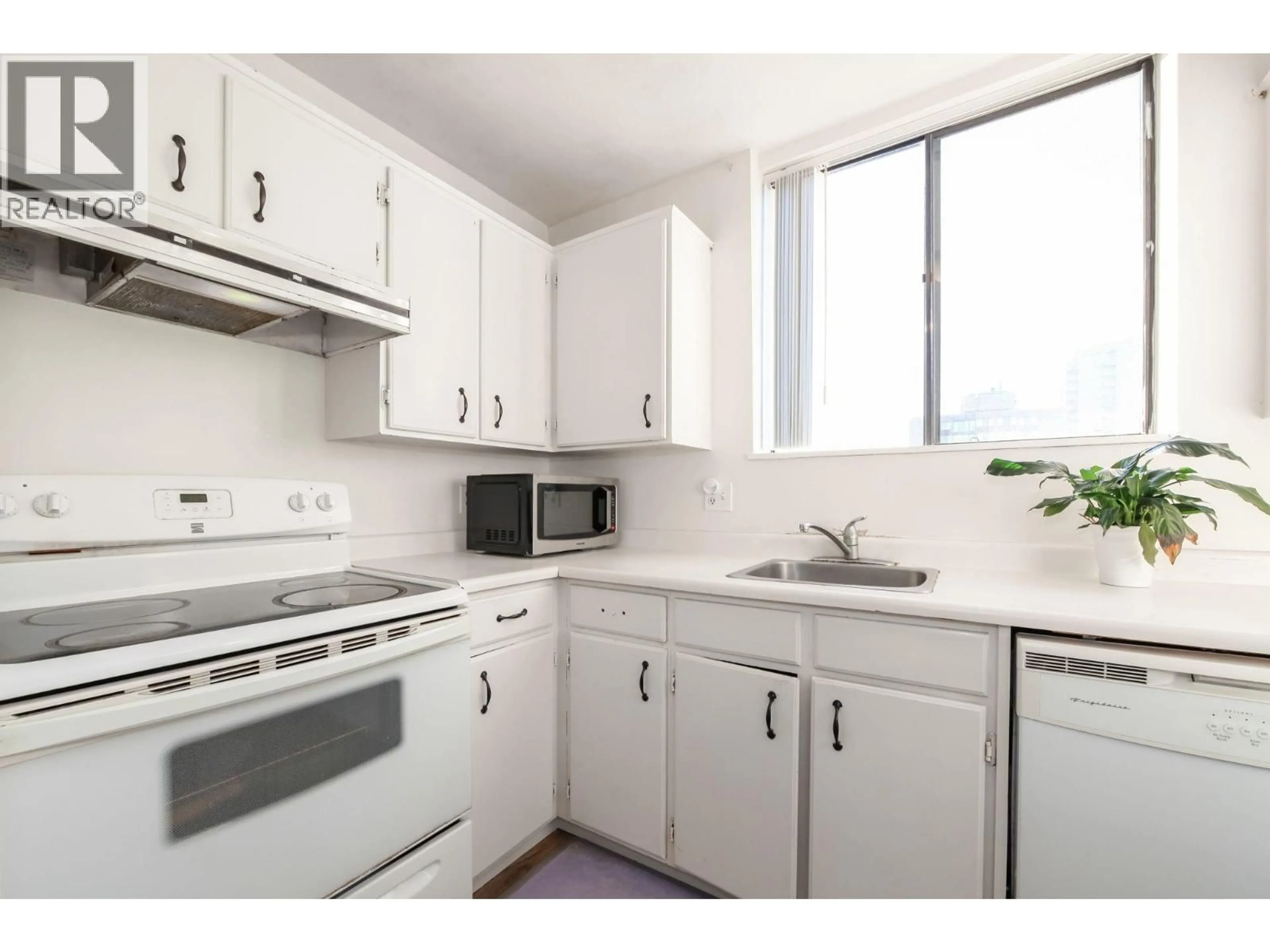 Standard kitchen, unknown for 905 - 7171 BERESFORD STREET, Burnaby British Columbia V5E3Z8