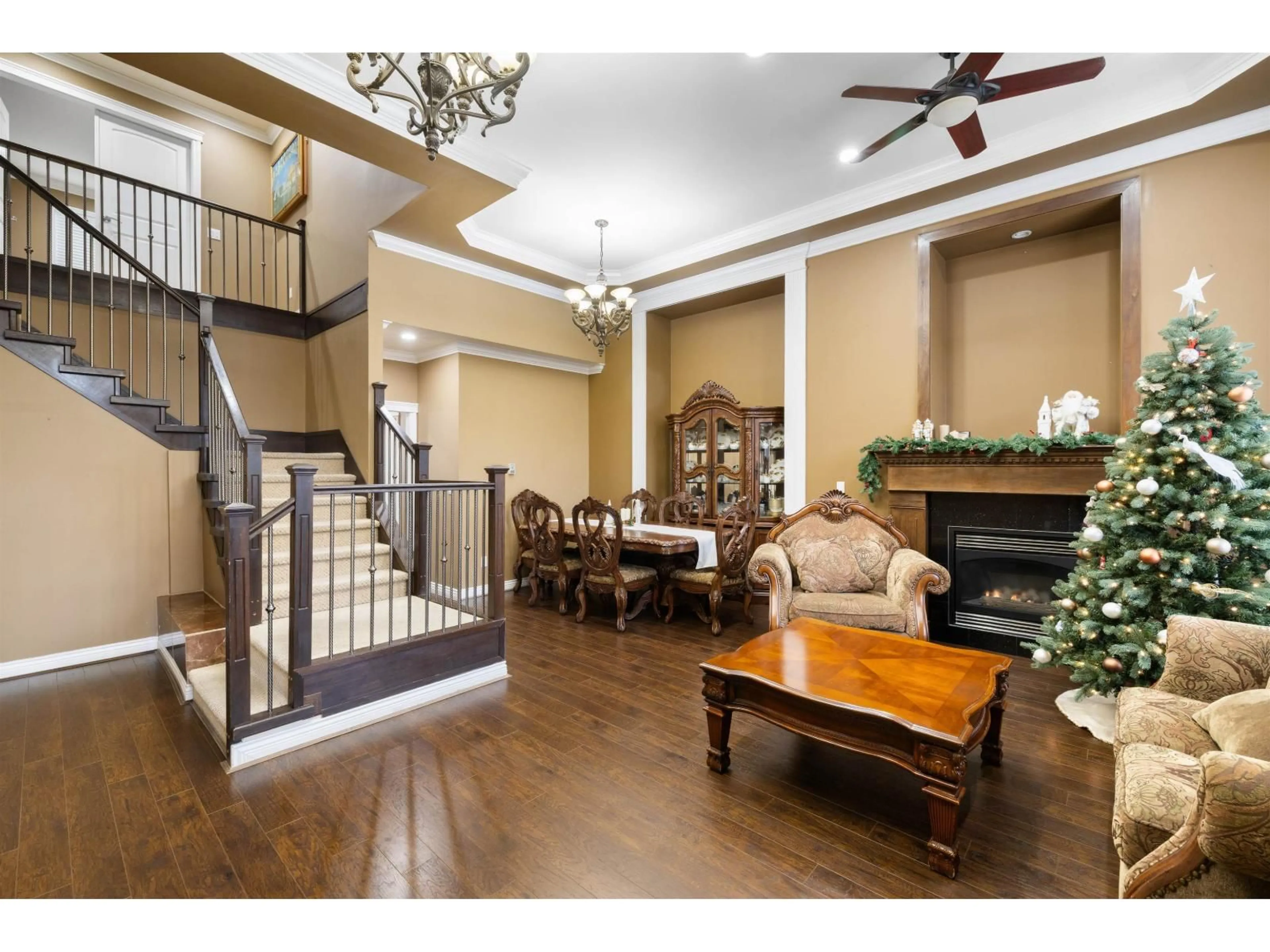 Indoor foyer for 14855 71 AVENUE, Surrey British Columbia V3S0X3