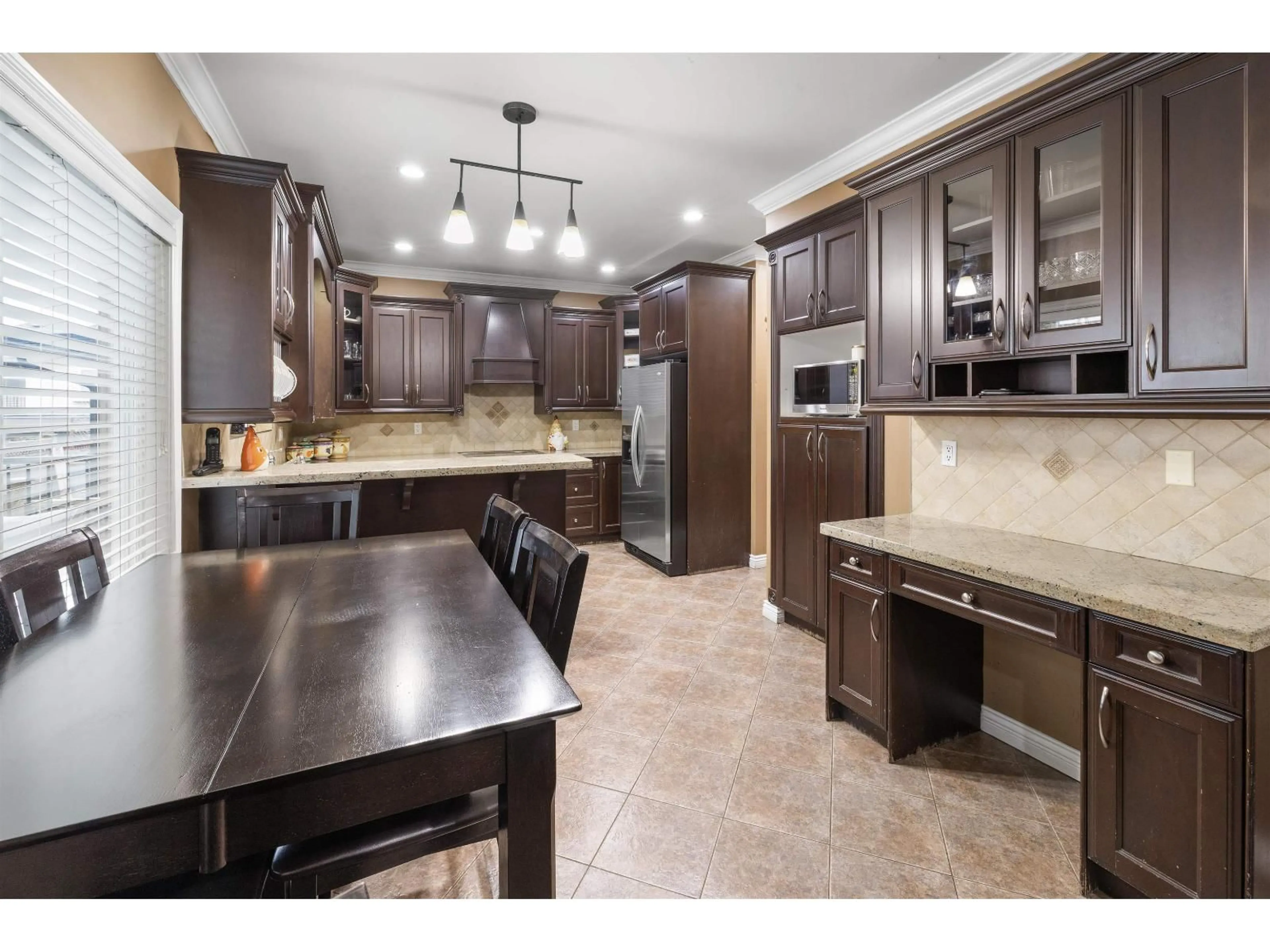 Open concept kitchen, ceramic/tile floor for 14855 71 AVENUE, Surrey British Columbia V3S0X3