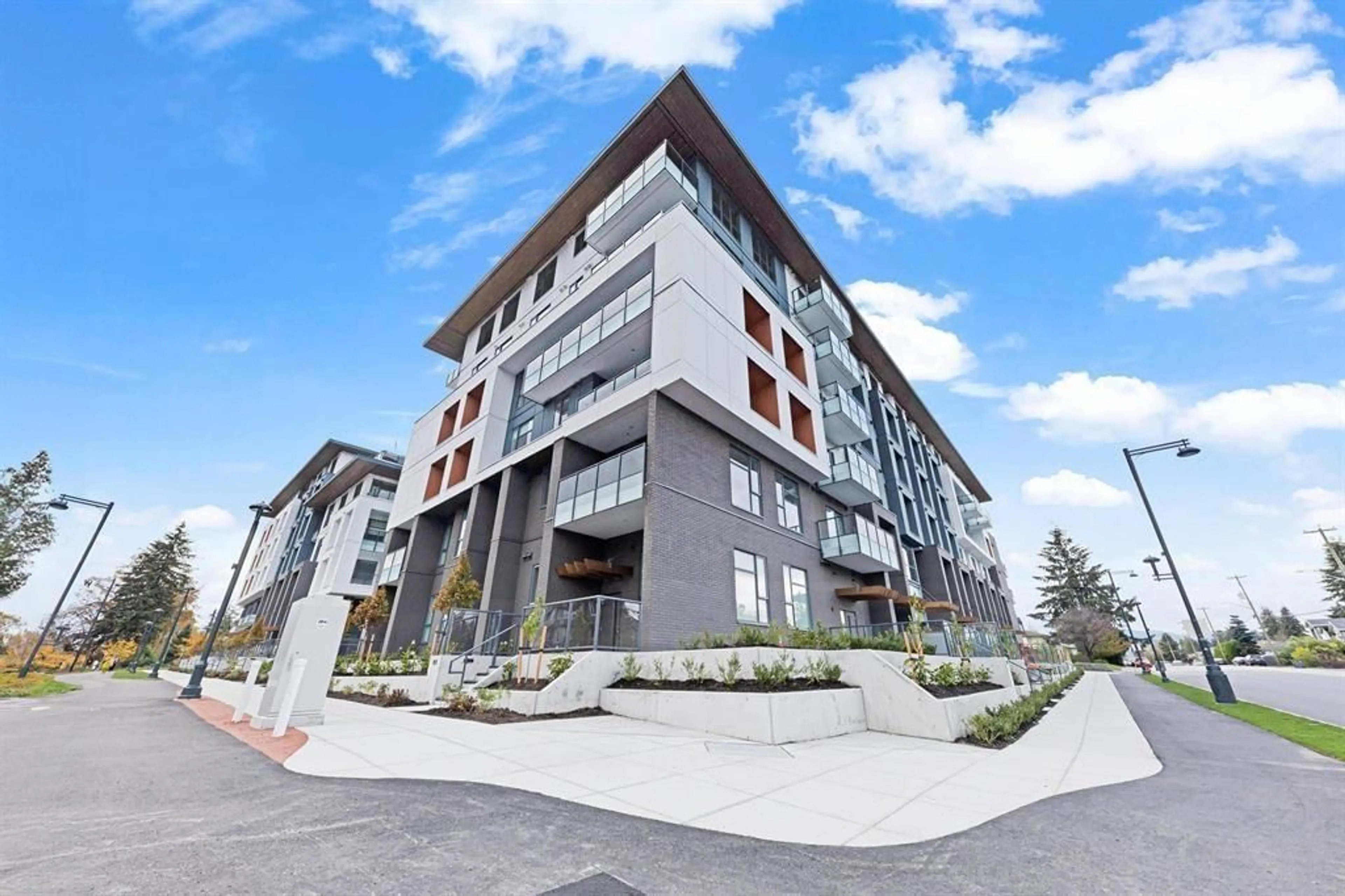 Patio, building for E112 - 10829 140 STREET, Surrey British Columbia V3H0H4