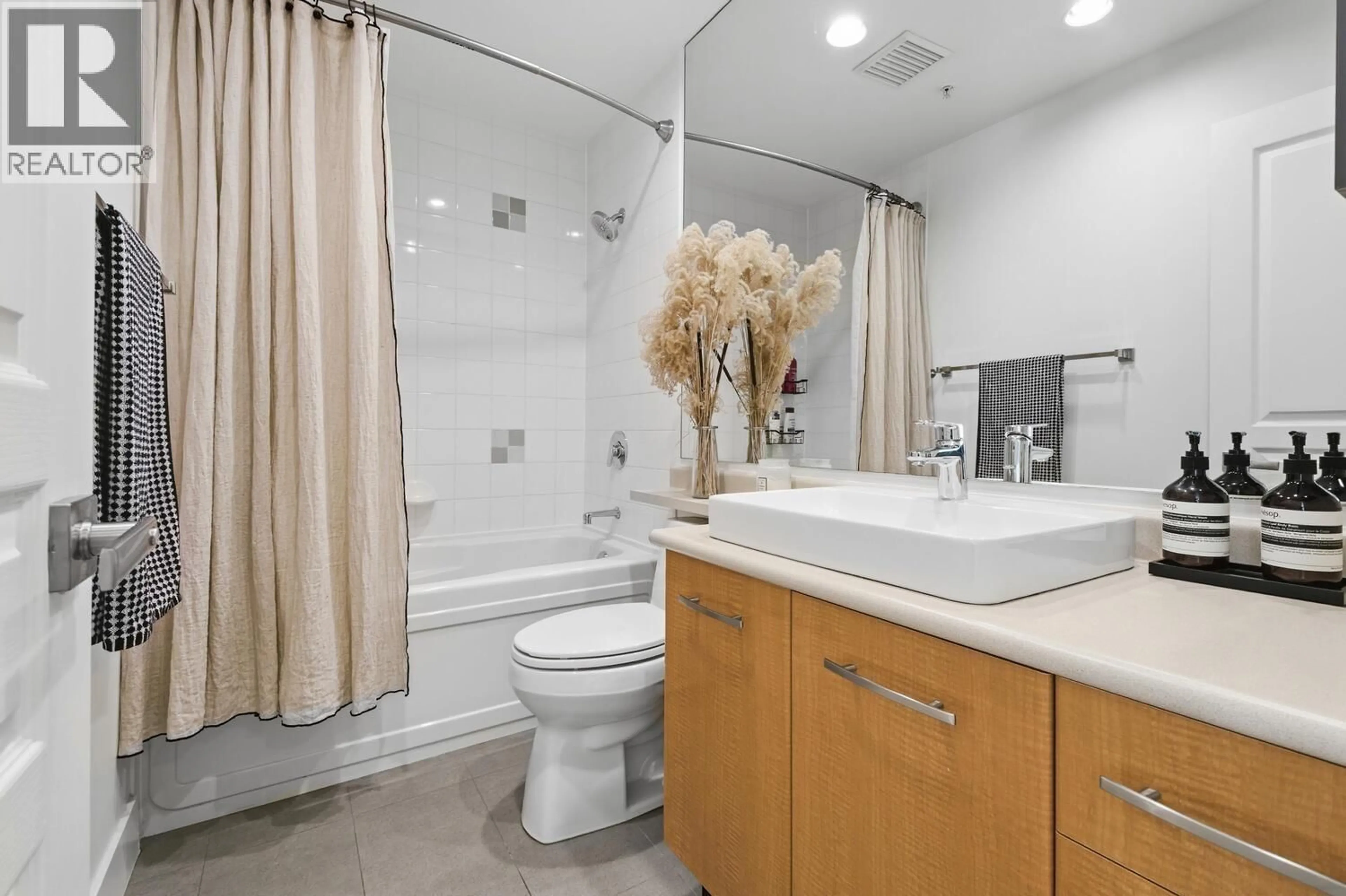 Standard bathroom, ceramic/tile floor for 311 - 2268 REDBUD LANE, Vancouver British Columbia V6K4S6