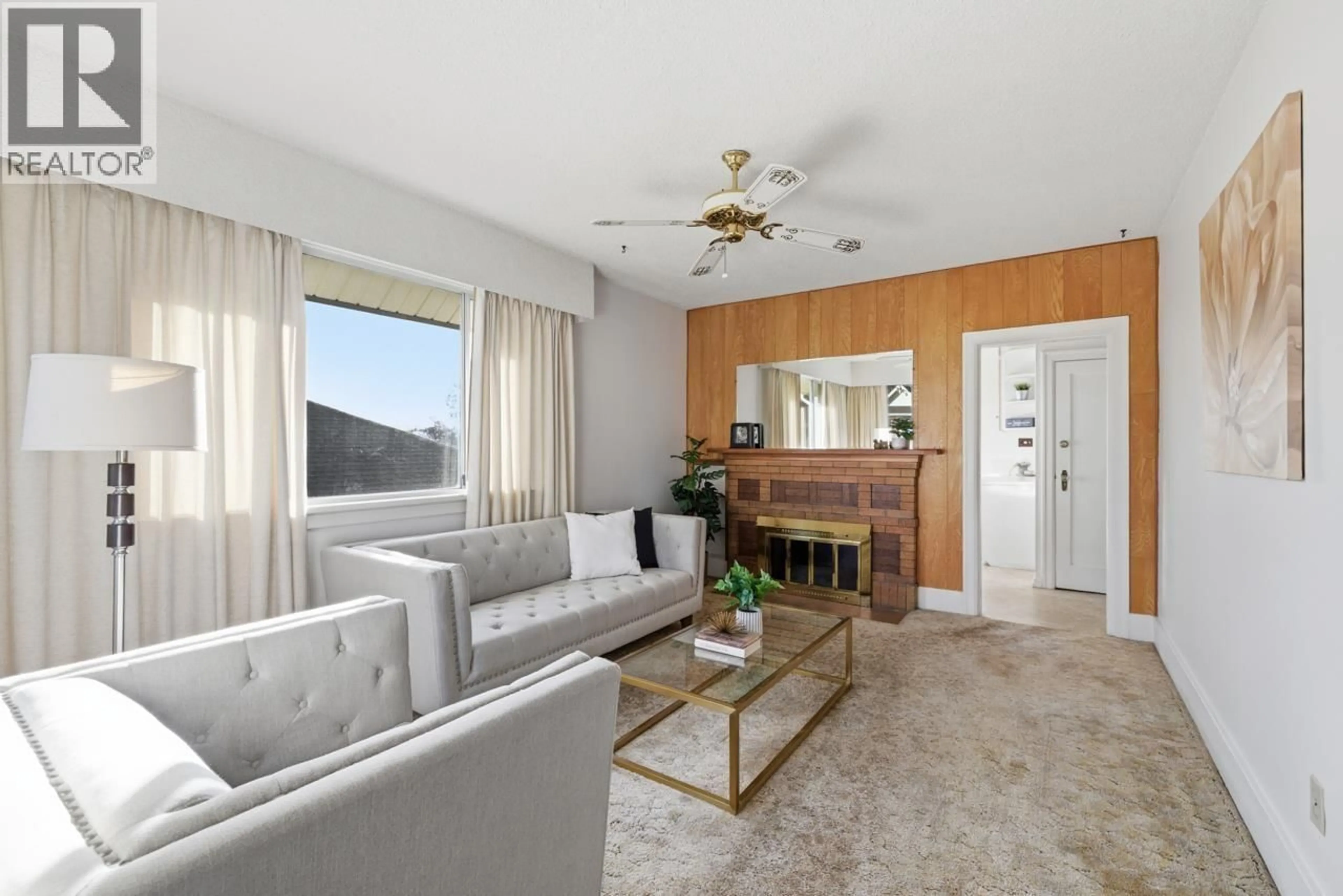 Living room with furniture, unknown for 348 SIMPSON STREET, New Westminster British Columbia V3L3J9