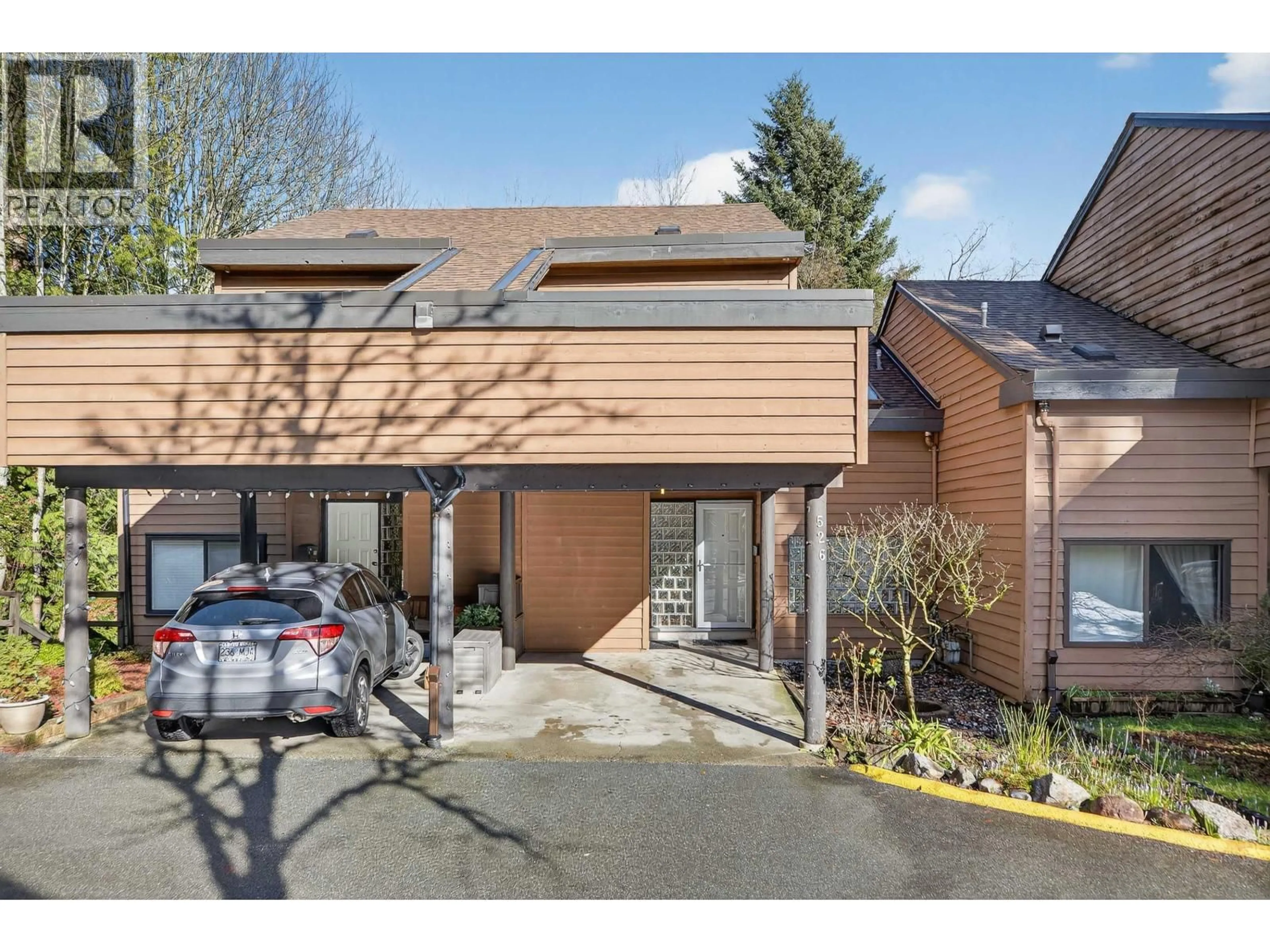 A pic from outside/outdoor area/front of a property/back of a property/a pic from drone, street for 526 CARDIFF WAY, Port Moody British Columbia V3H3T1