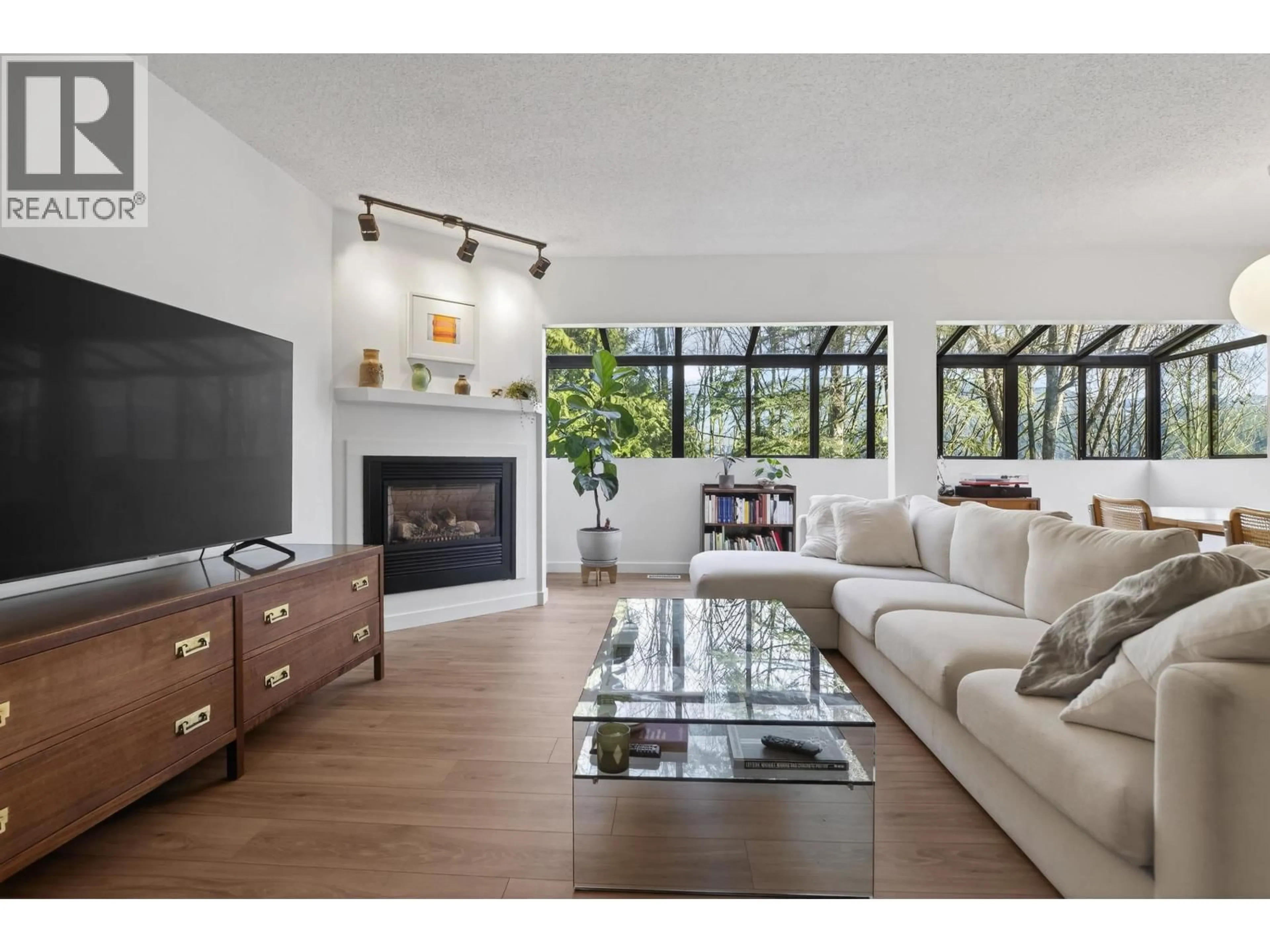 Living room with furniture, unknown for 526 CARDIFF WAY, Port Moody British Columbia V3H3T1