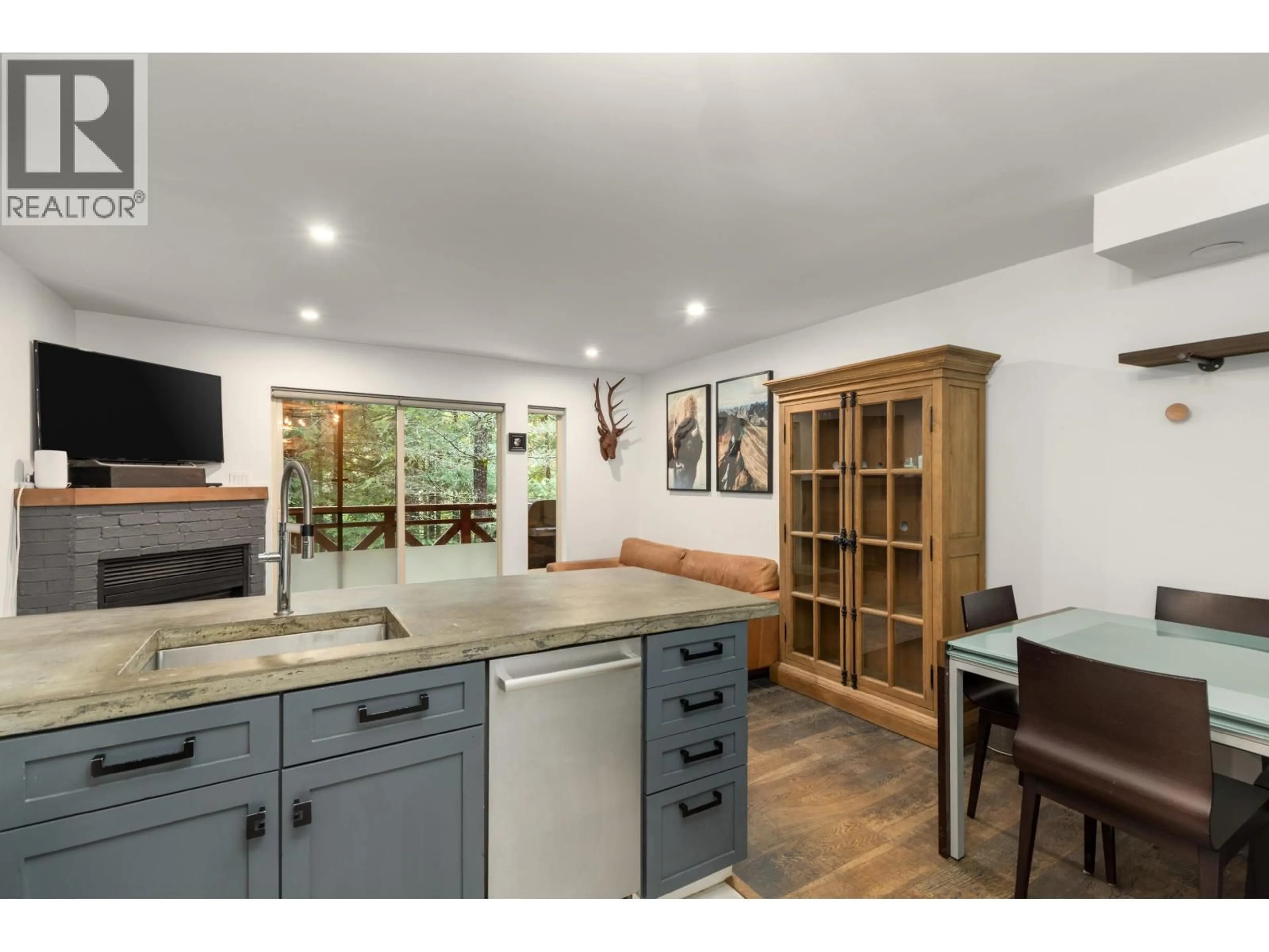 Open concept kitchen, unknown for 113 - 3070 HILLCREST DRIVE, Whistler British Columbia V8E0V1