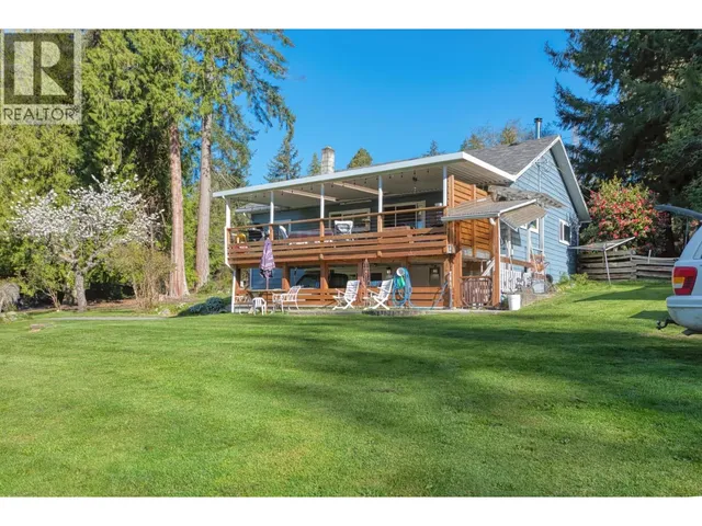 1106 A & B GLADWIN TRAIL ROAD, Roberts Creek 3