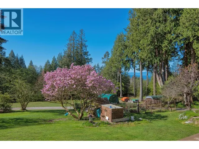 1106 A & B GLADWIN TRAIL ROAD, Roberts Creek 5