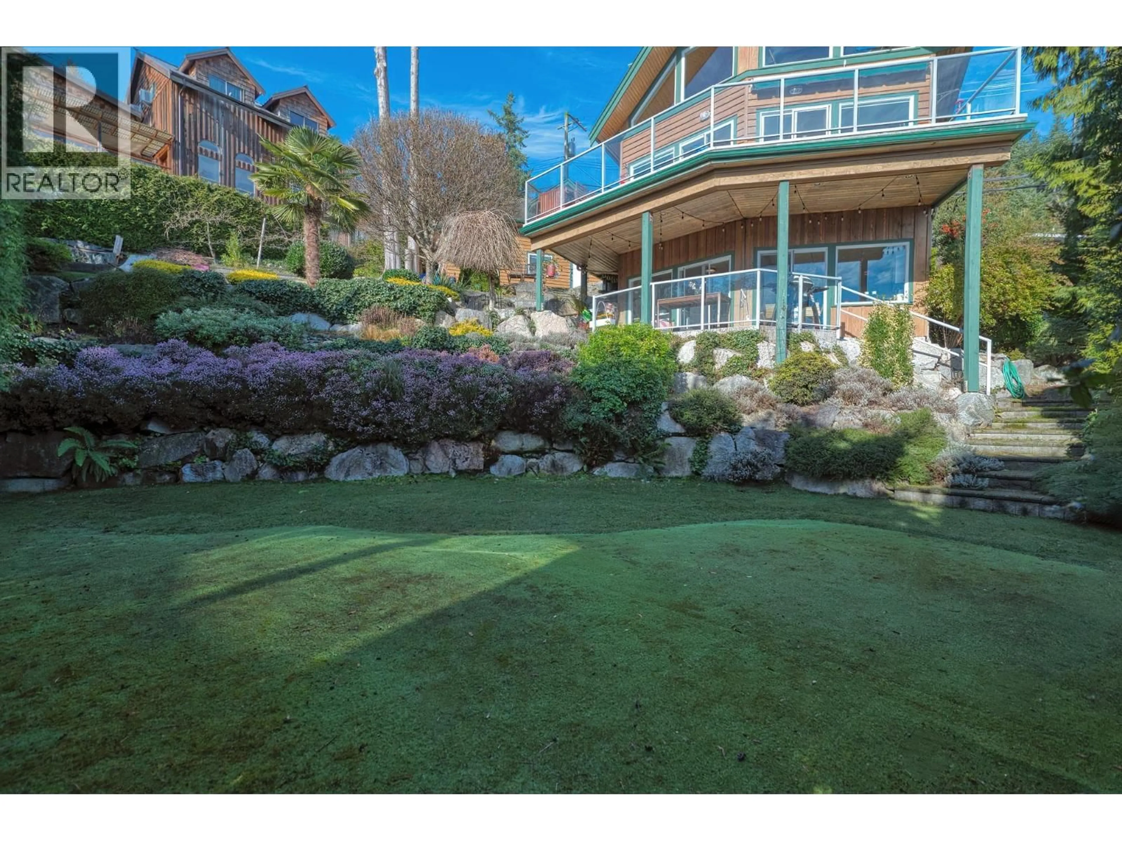 A pic from outside/outdoor area/front of a property/back of a property/a pic from drone, unknown for 481 CENTRAL AVENUE, Gibsons British Columbia V0N1V1