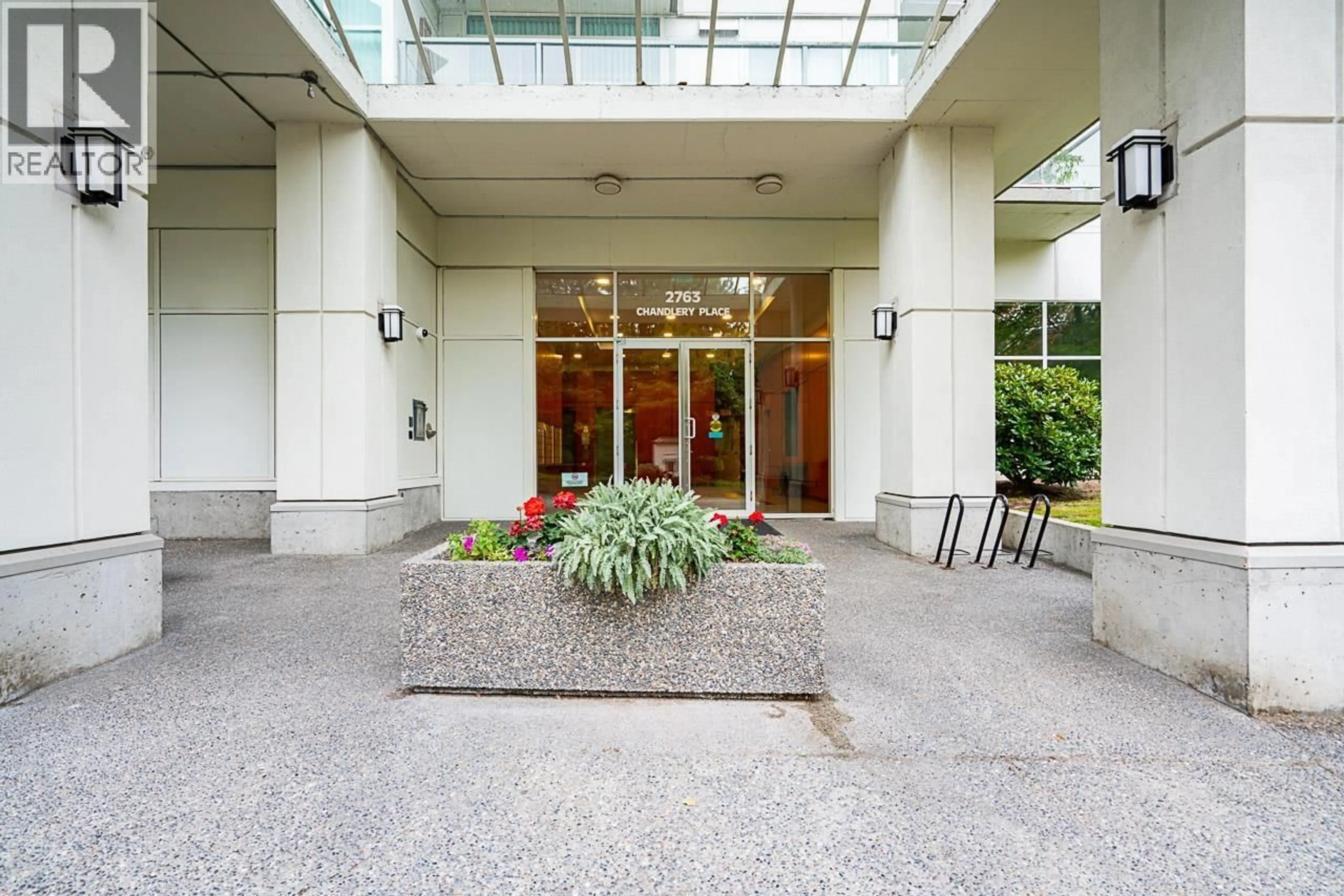 Indoor foyer for 709 - 2763 CHANDLERY PLACE, Vancouver British Columbia V5S4V4