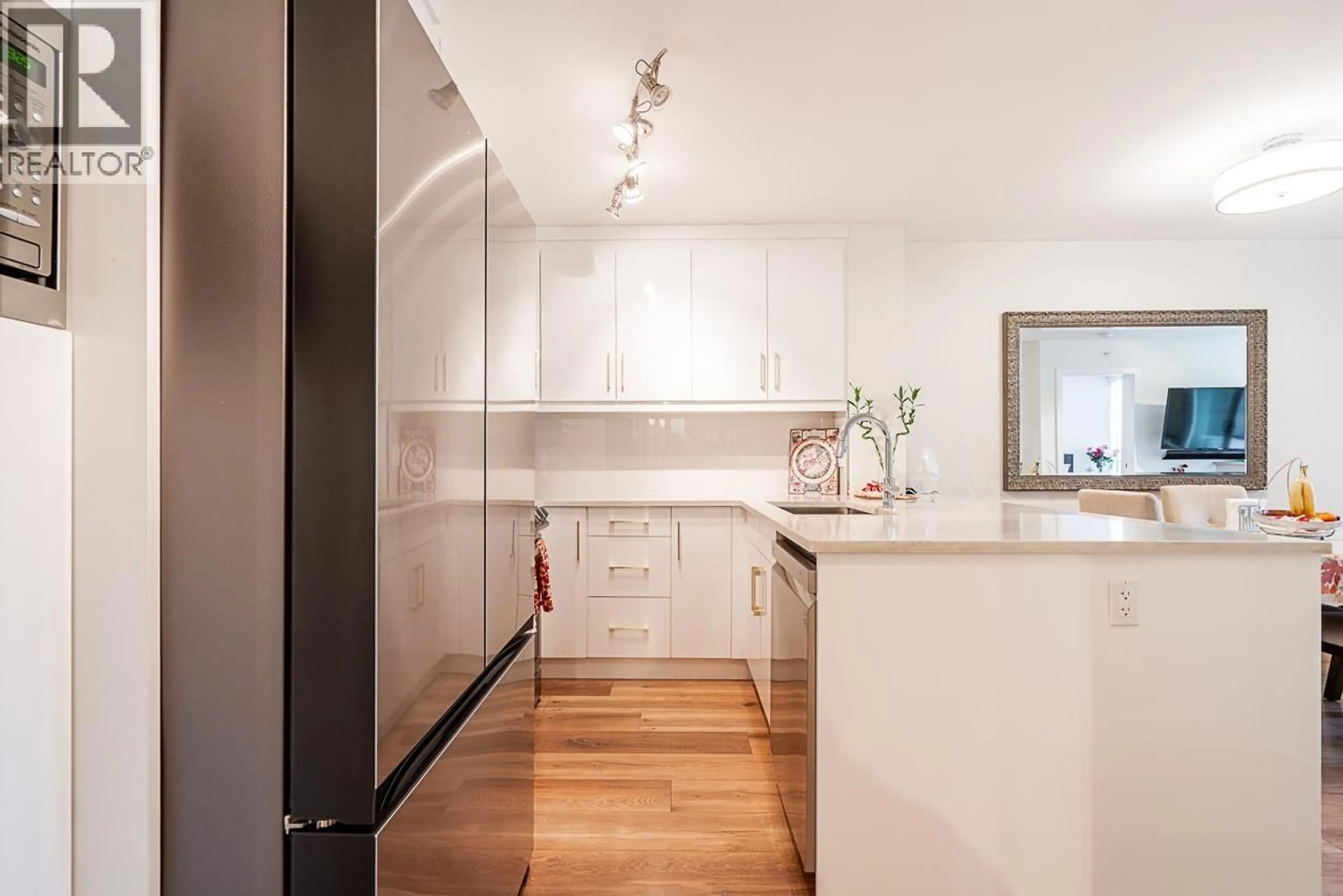 Standard kitchen, wood/laminate floor for 709 - 2763 CHANDLERY PLACE, Vancouver British Columbia V5S4V4