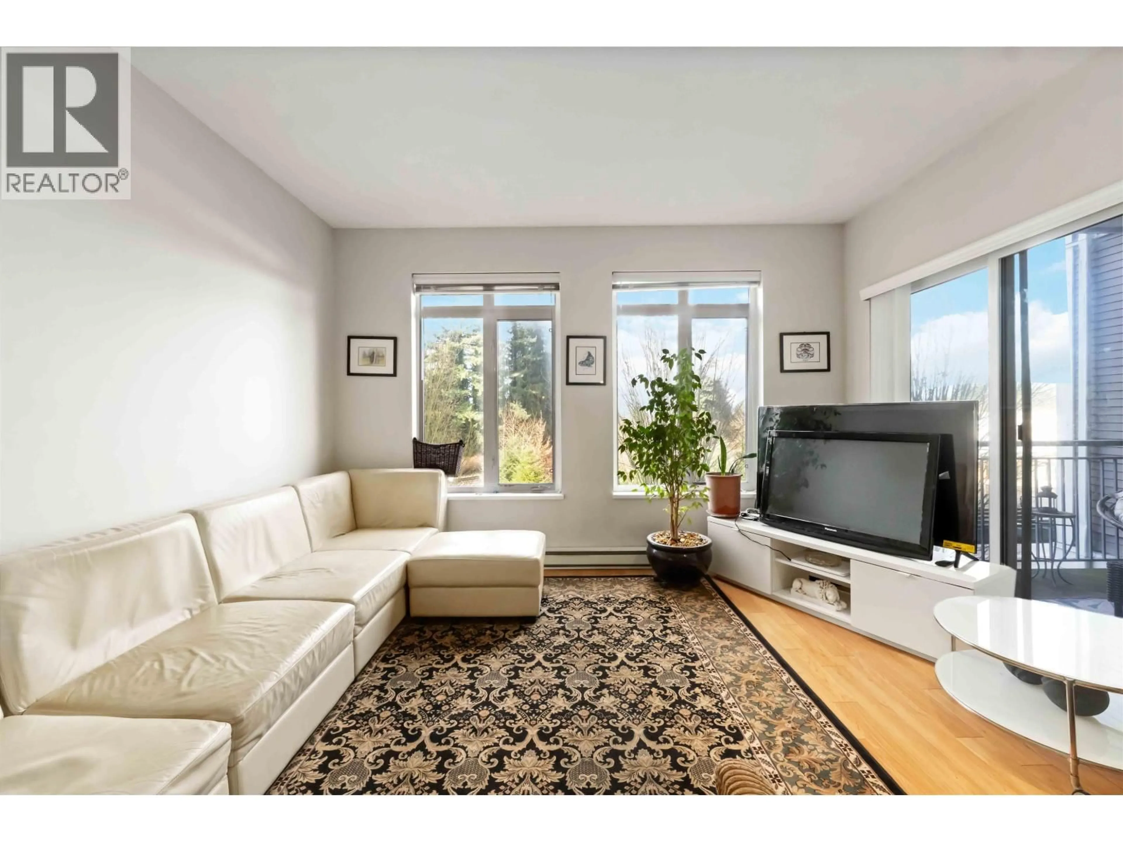 Living room with furniture, unknown for 324 - 12350 HARRIS ROAD, Pitt Meadows British Columbia V3Y0C5