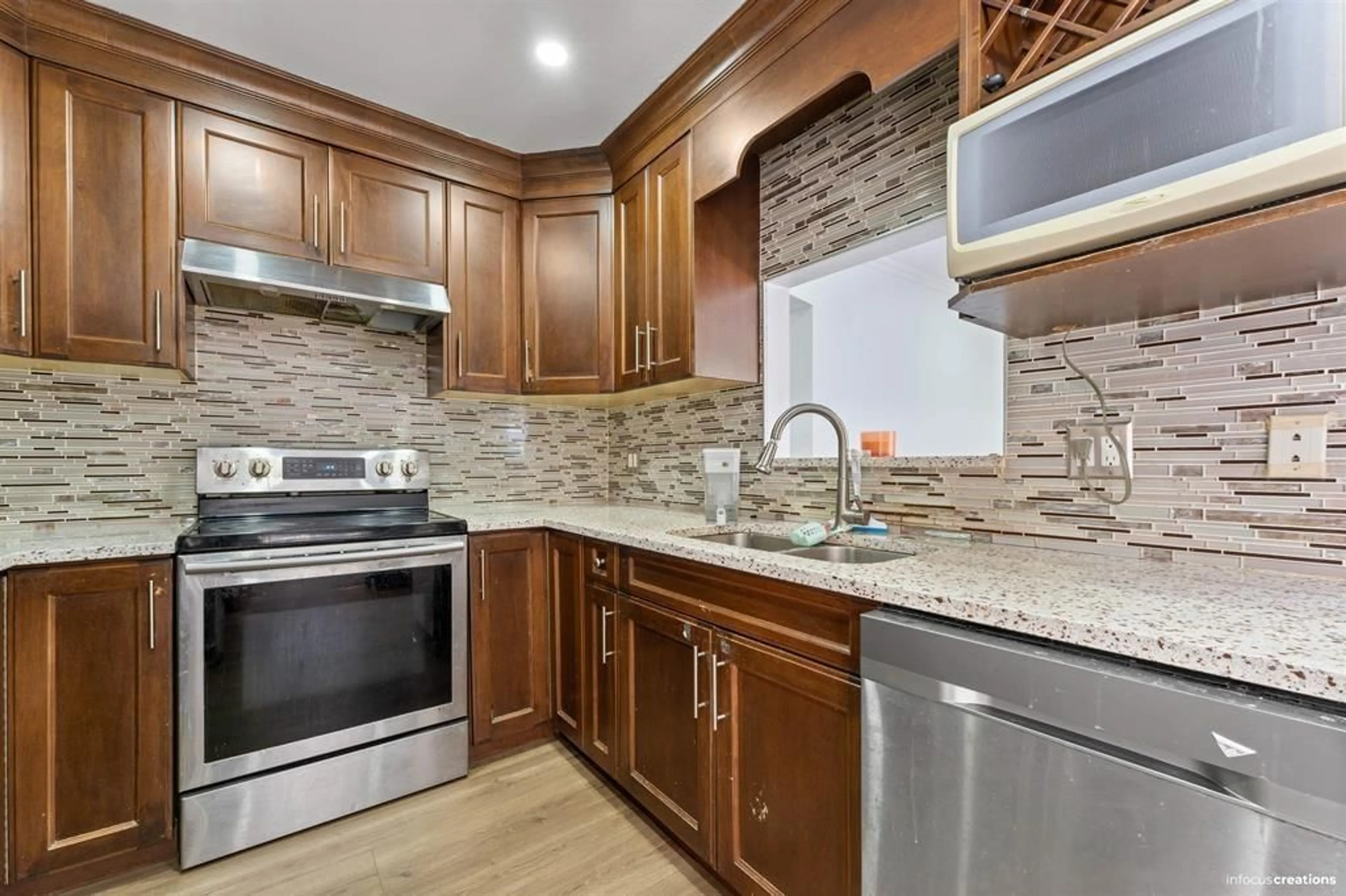 Unknown for 21 - 7140 132 STREET, Surrey British Columbia V3W1J5