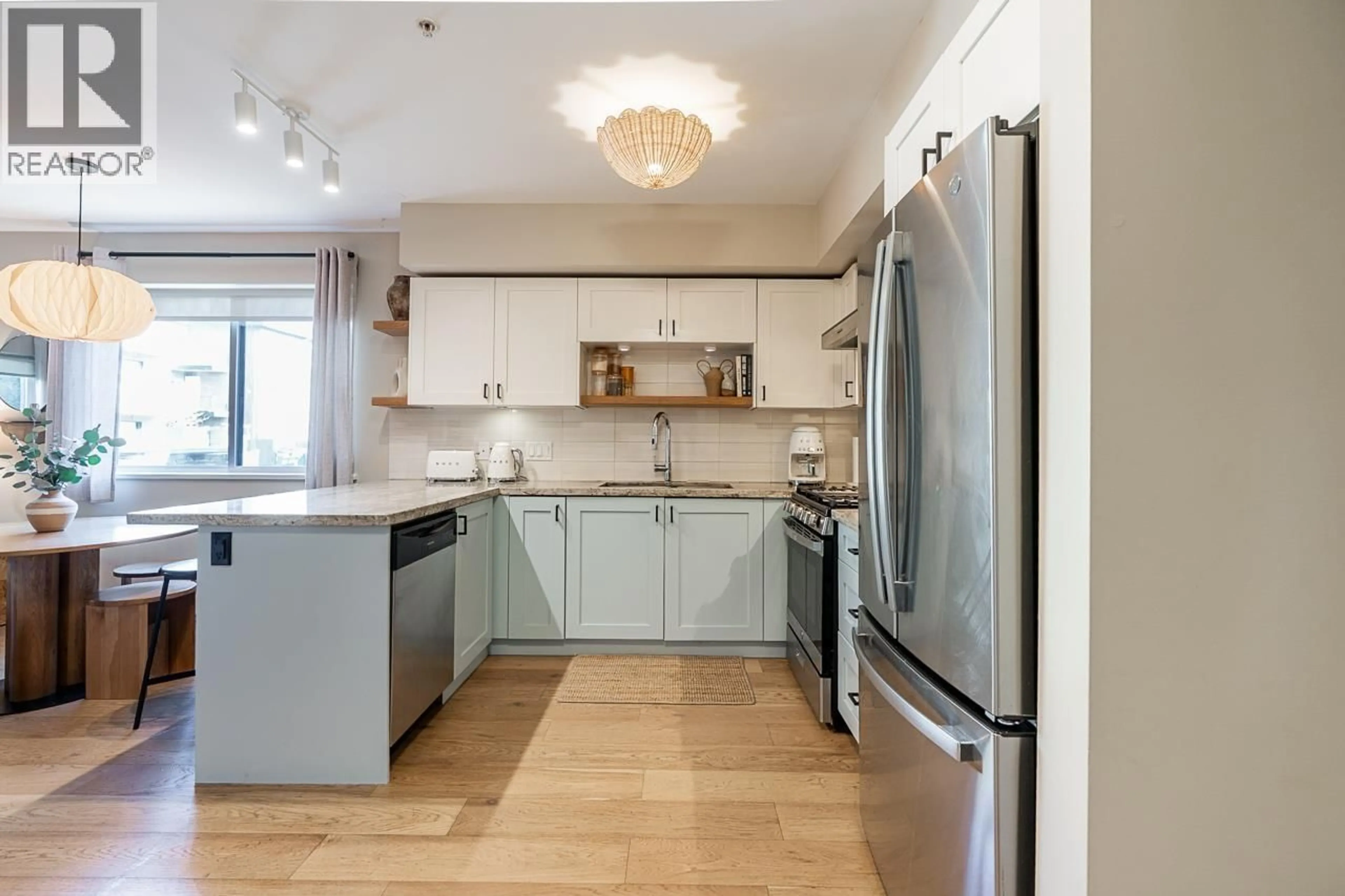 Open concept kitchen, unknown for 3174 PRINCE EDWARD STREET, Vancouver British Columbia V5T3N6