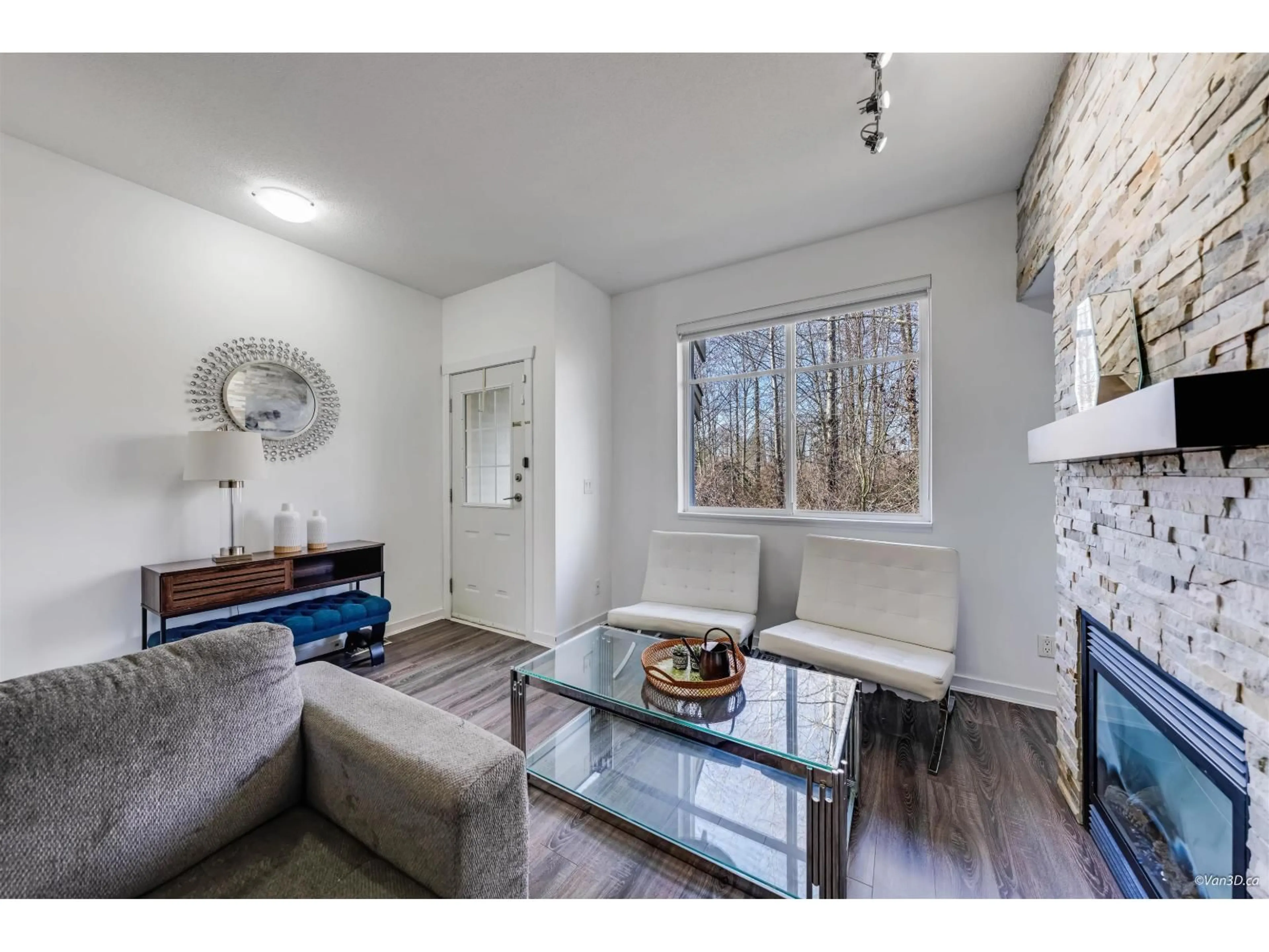 Living room with furniture, wood/laminate floor for 31 - 6635 192 STREET, Surrey British Columbia V4N5T9