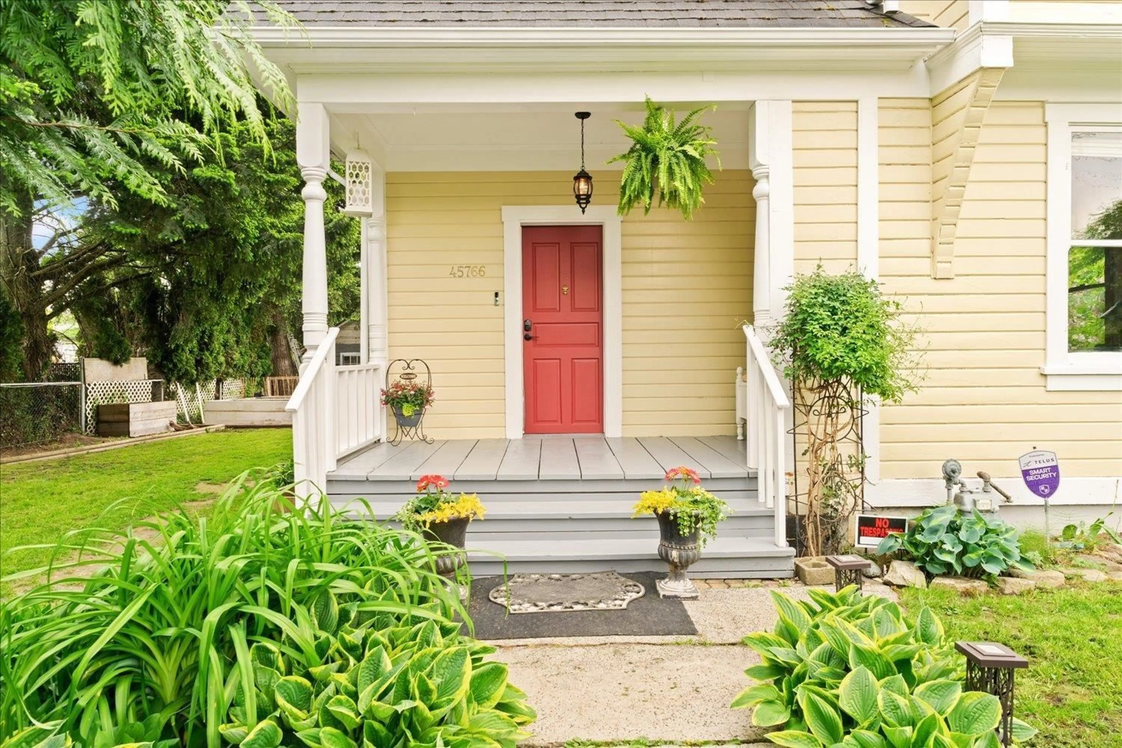 Home with vinyl exterior material, street for 45766 REECE AVENUE, Chilliwack British Columbia V2P2Z5