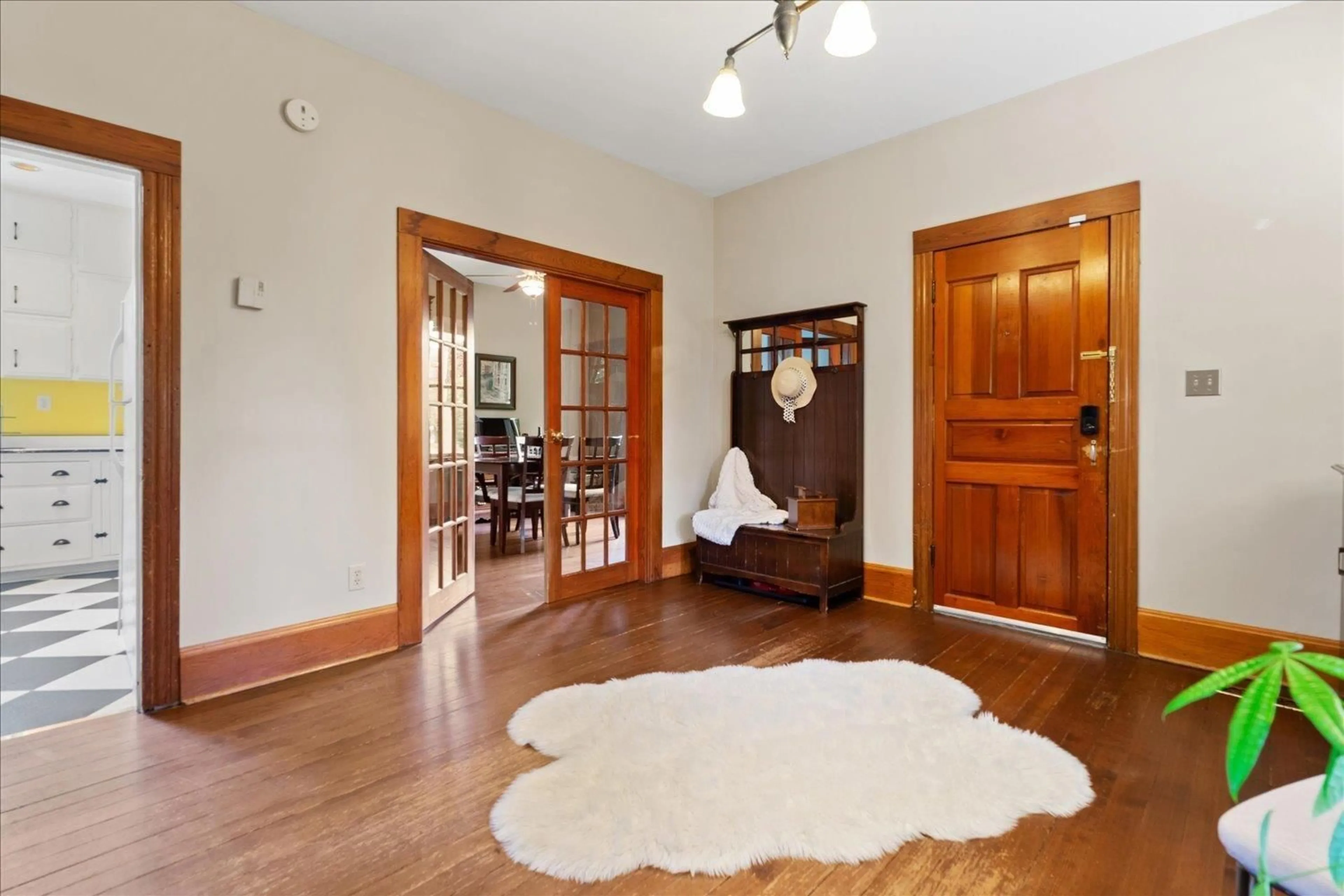 Indoor foyer for 45766 REECE AVENUE, Chilliwack British Columbia V2P2Z5