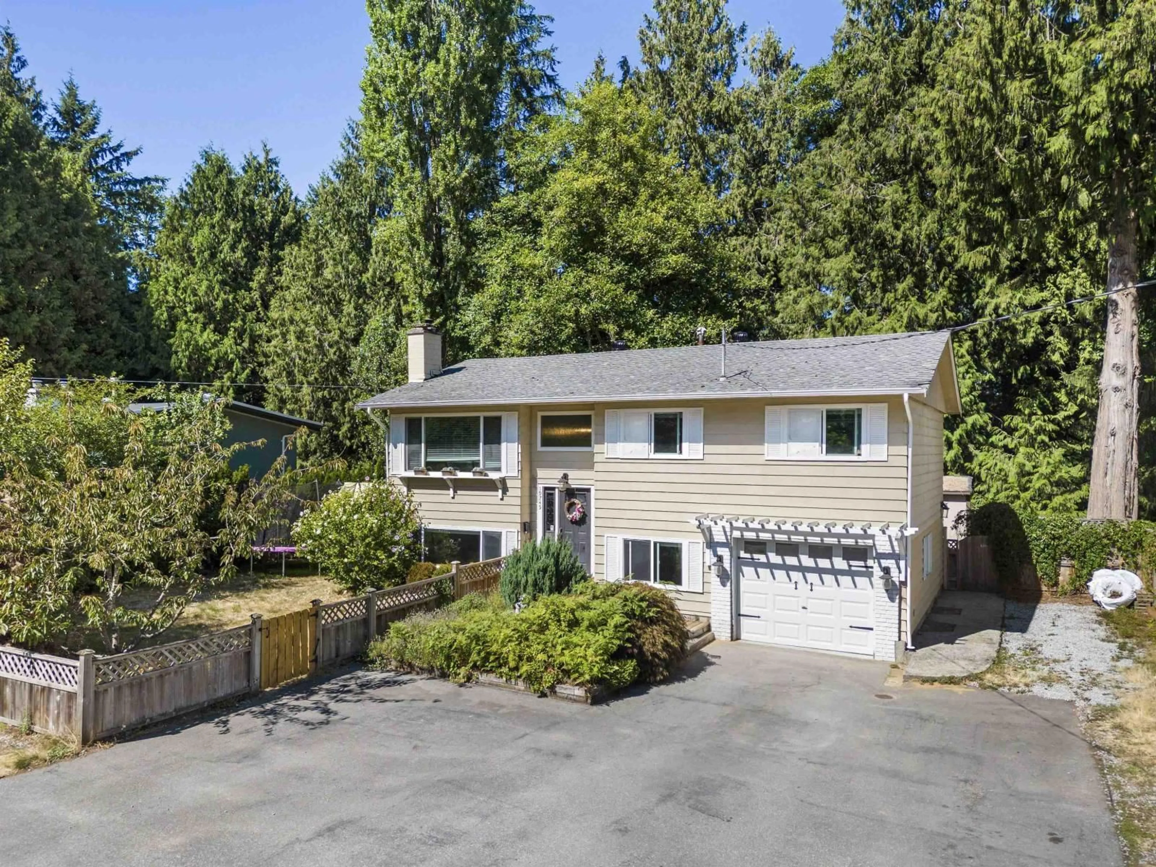 A pic from outside/outdoor area/front of a property/back of a property/a pic from drone, street for 19745 38A AVENUE, Langley British Columbia V3A4W7
