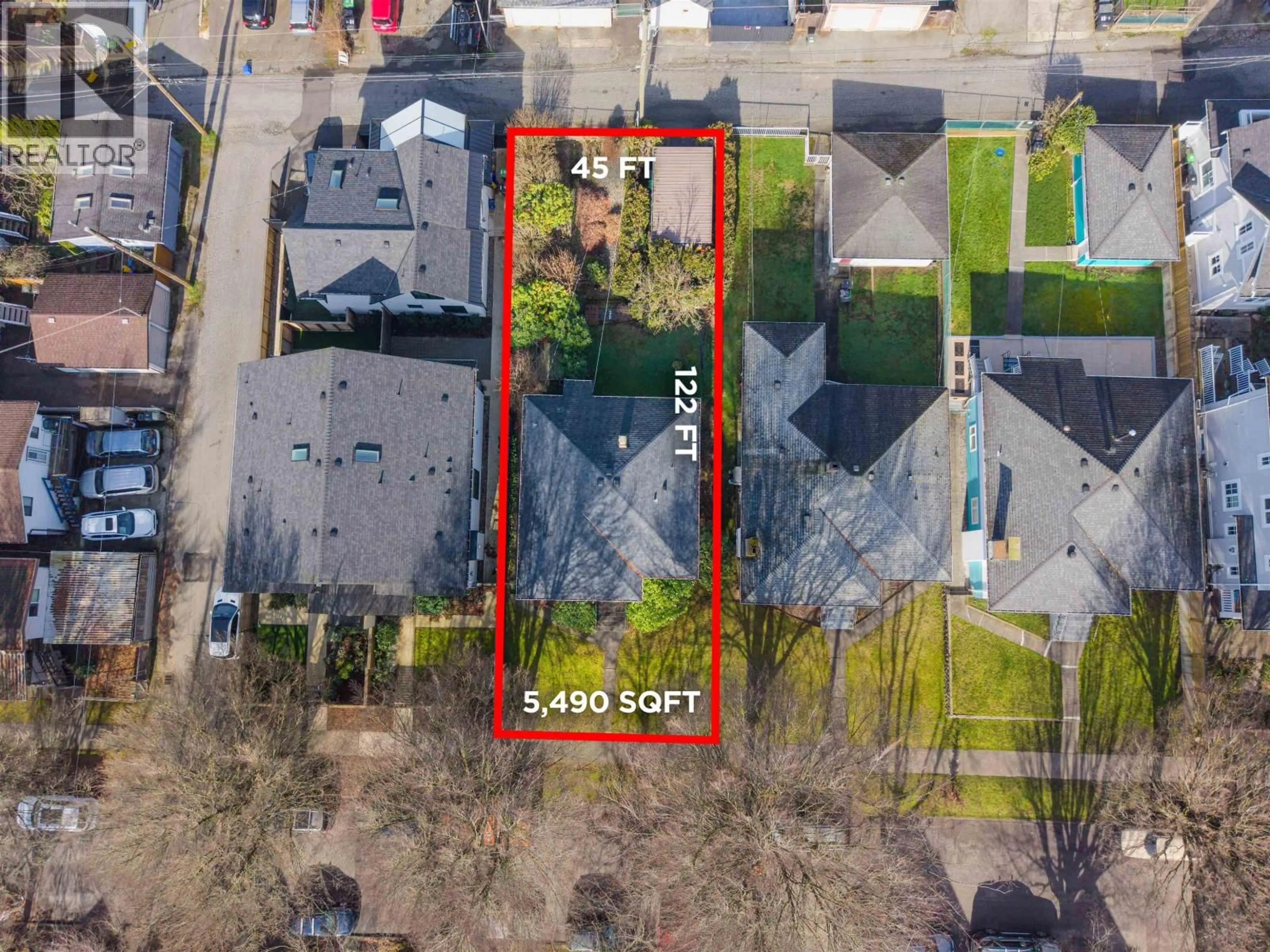 A pic from outside/outdoor area/front of a property/back of a property/a pic from drone, street for 1937 2ND AVENUE, Vancouver British Columbia V5N1E5