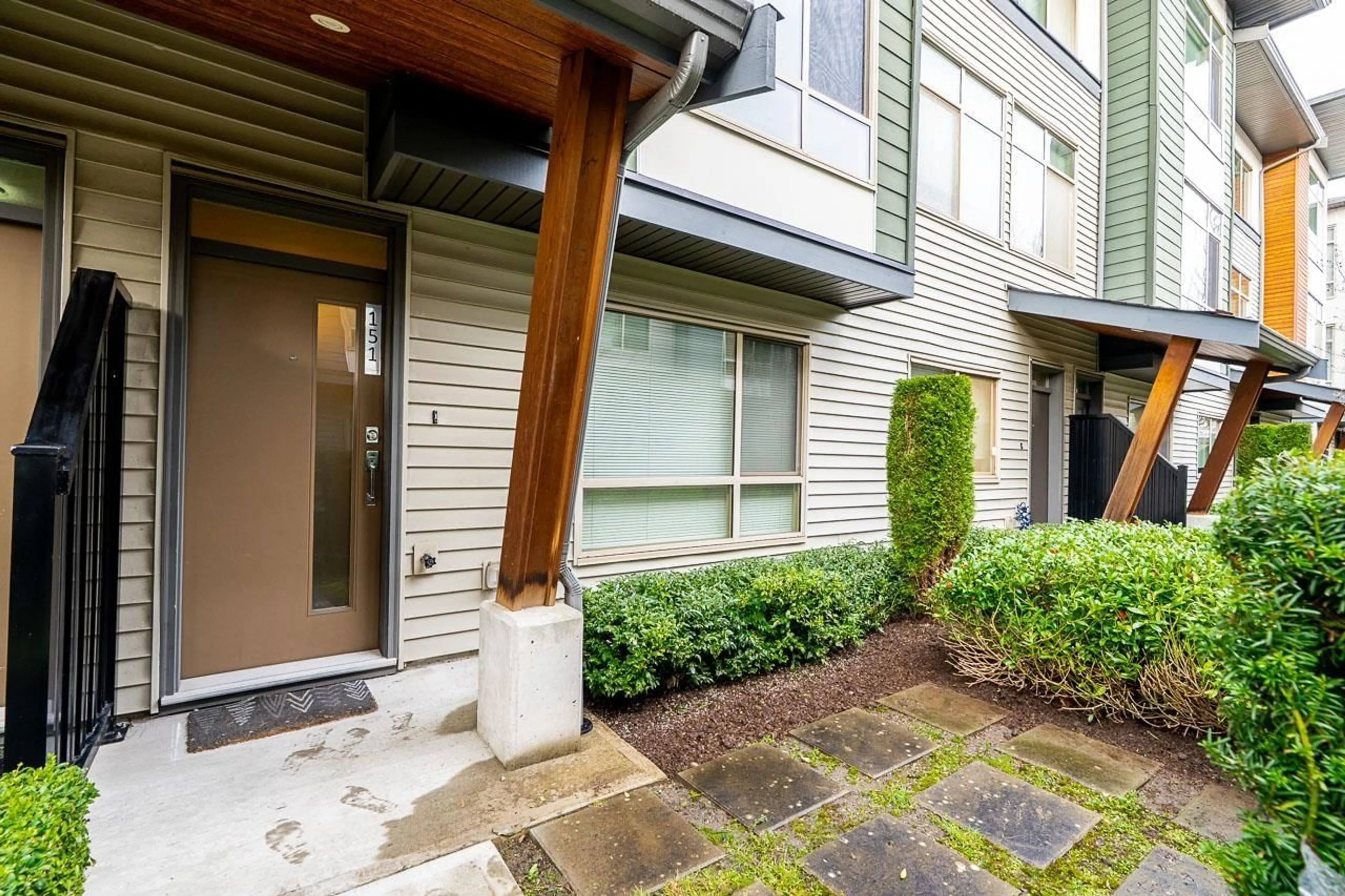 Indoor entryway for 151 - 8473 163 STREET, Surrey British Columbia V4N6M7