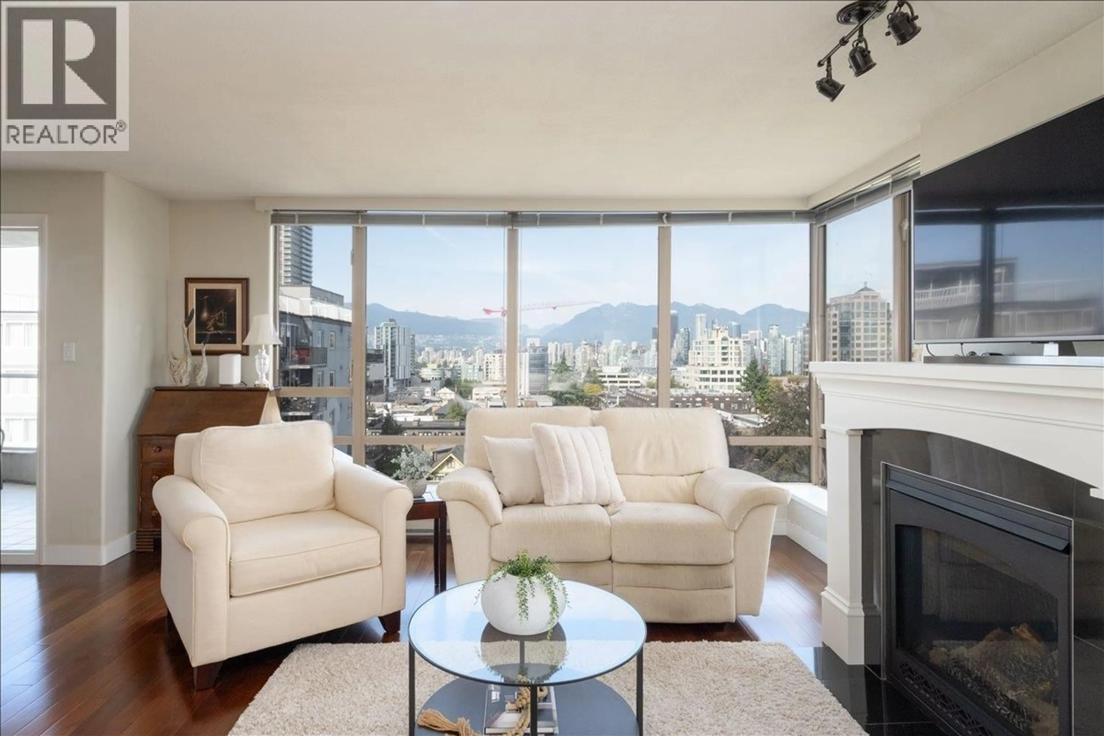 Living room with furniture, unknown for 802 - 1405 12TH AVENUE, Vancouver British Columbia V6H1M6