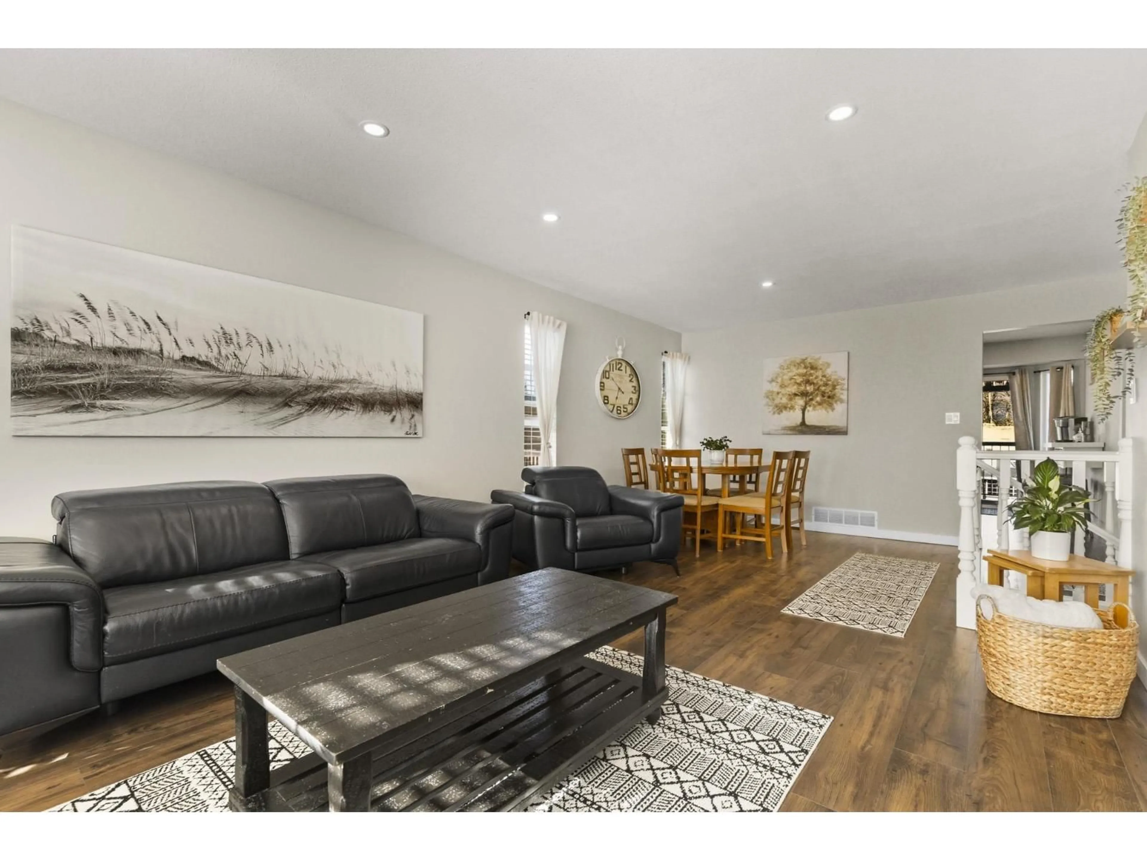 Living room with furniture, wood/laminate floor for 50977 NEVIN ROAD, Rosedale British Columbia V0X1X2